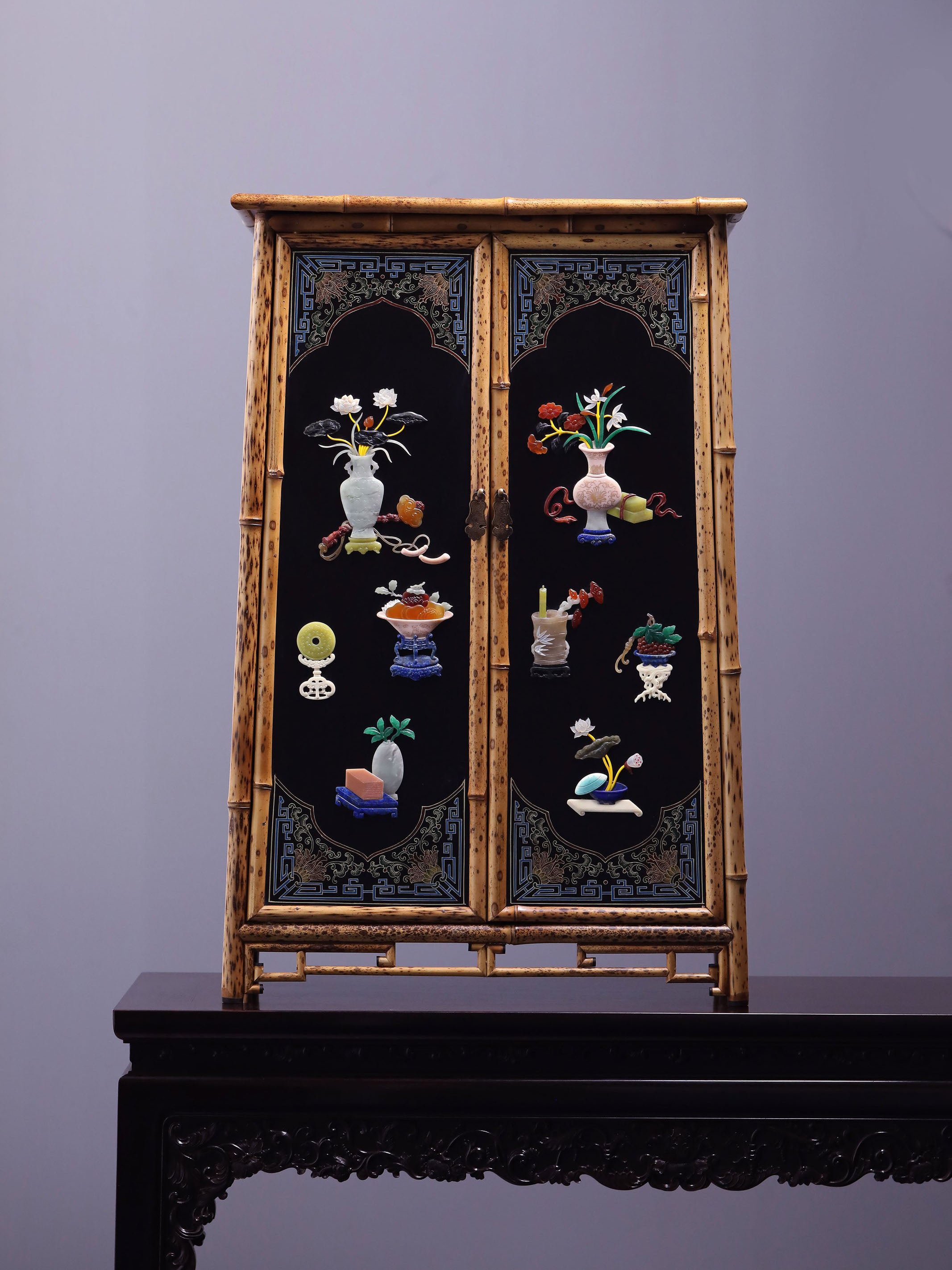 湘妃竹百宝嵌描金博古图圆角案上茶边柜