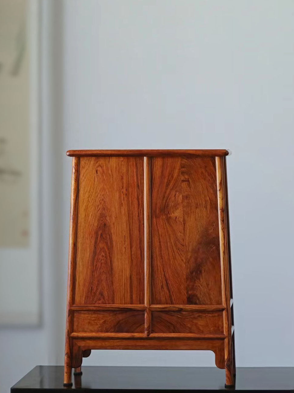 黄花梨圆角案上茶边柜