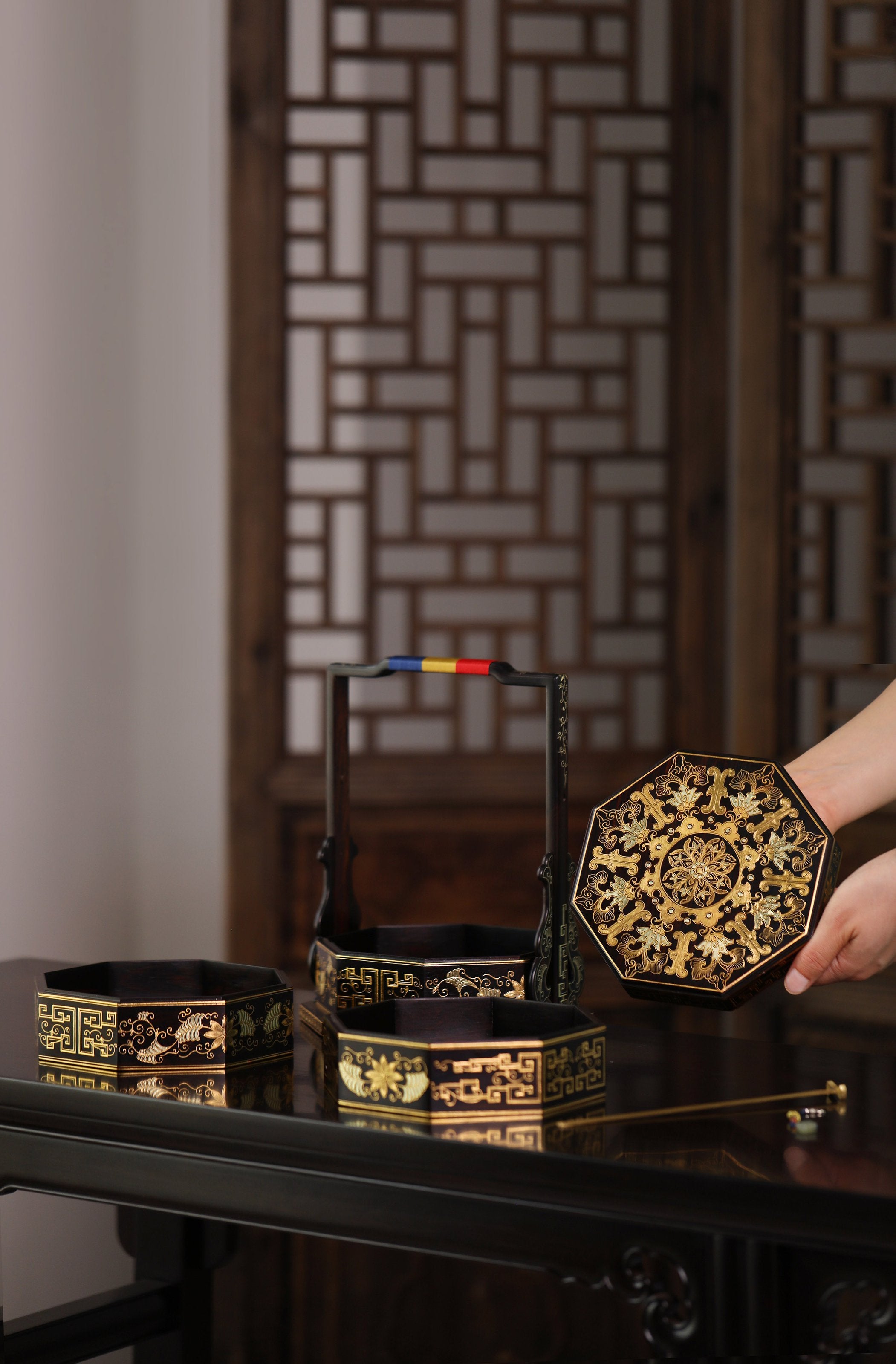 紫光檀西番莲描金八角提盒