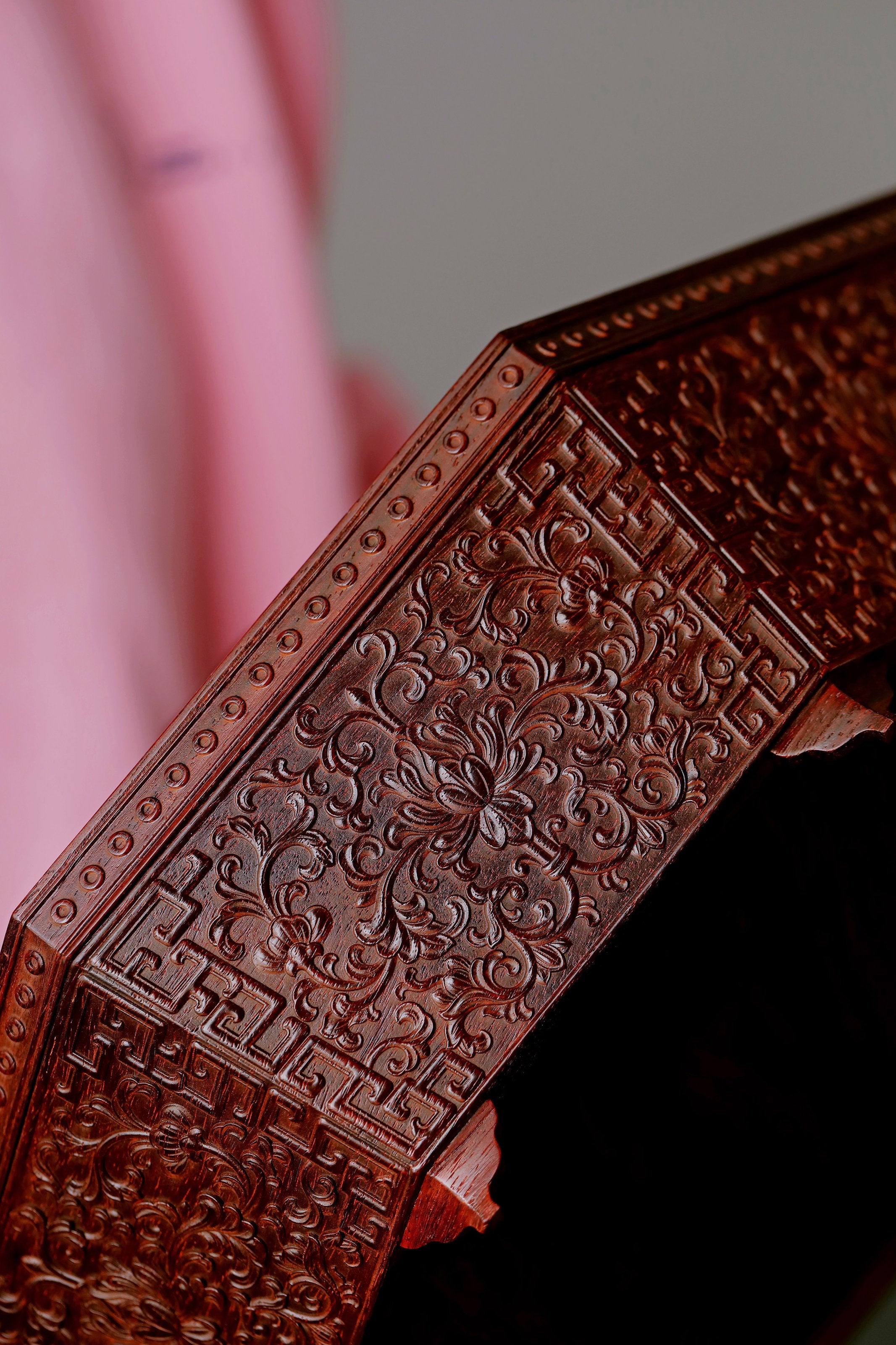 小叶紫檀螺钿八宝果盒