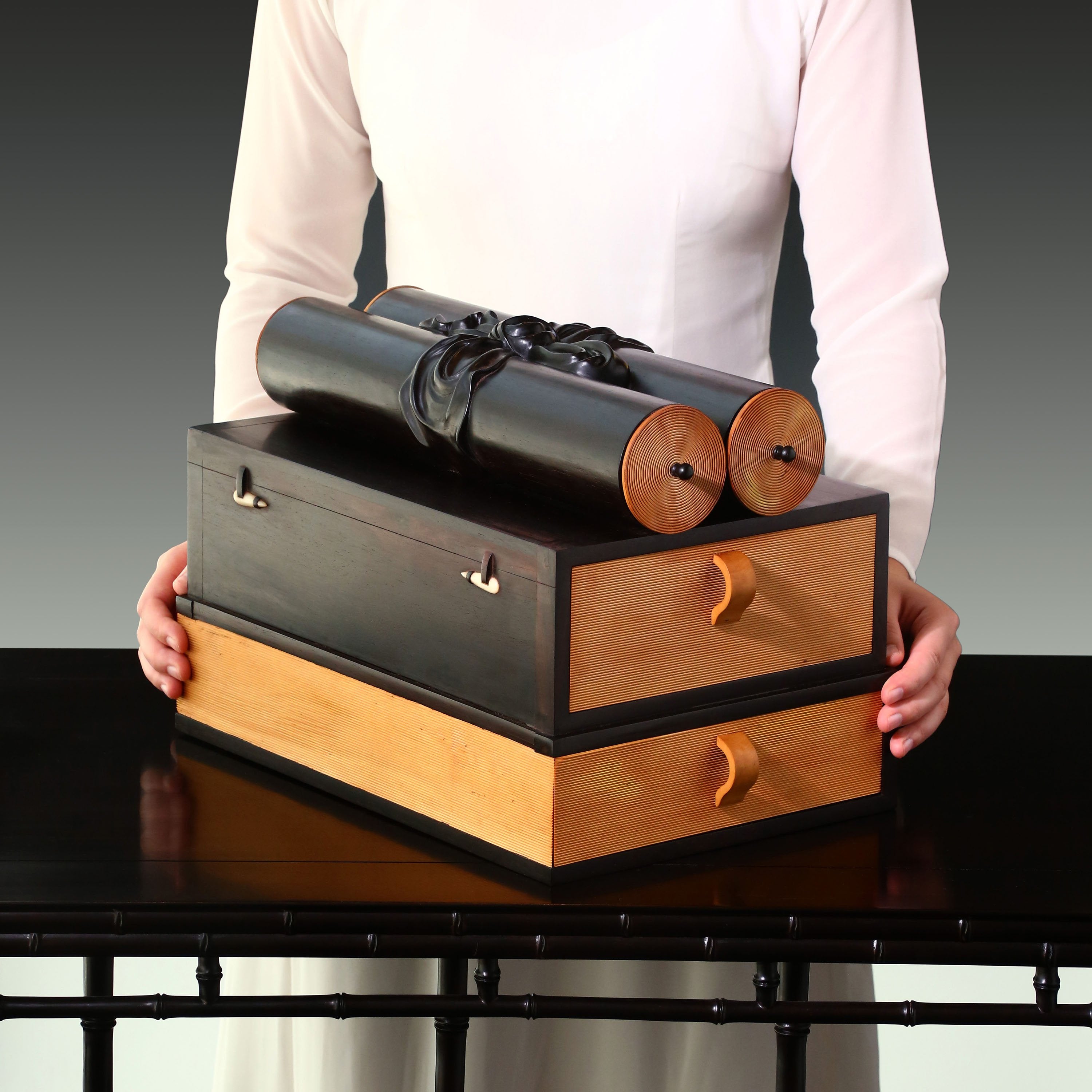 大雅堂大叶紫檀嵌黄杨书卷茶盒