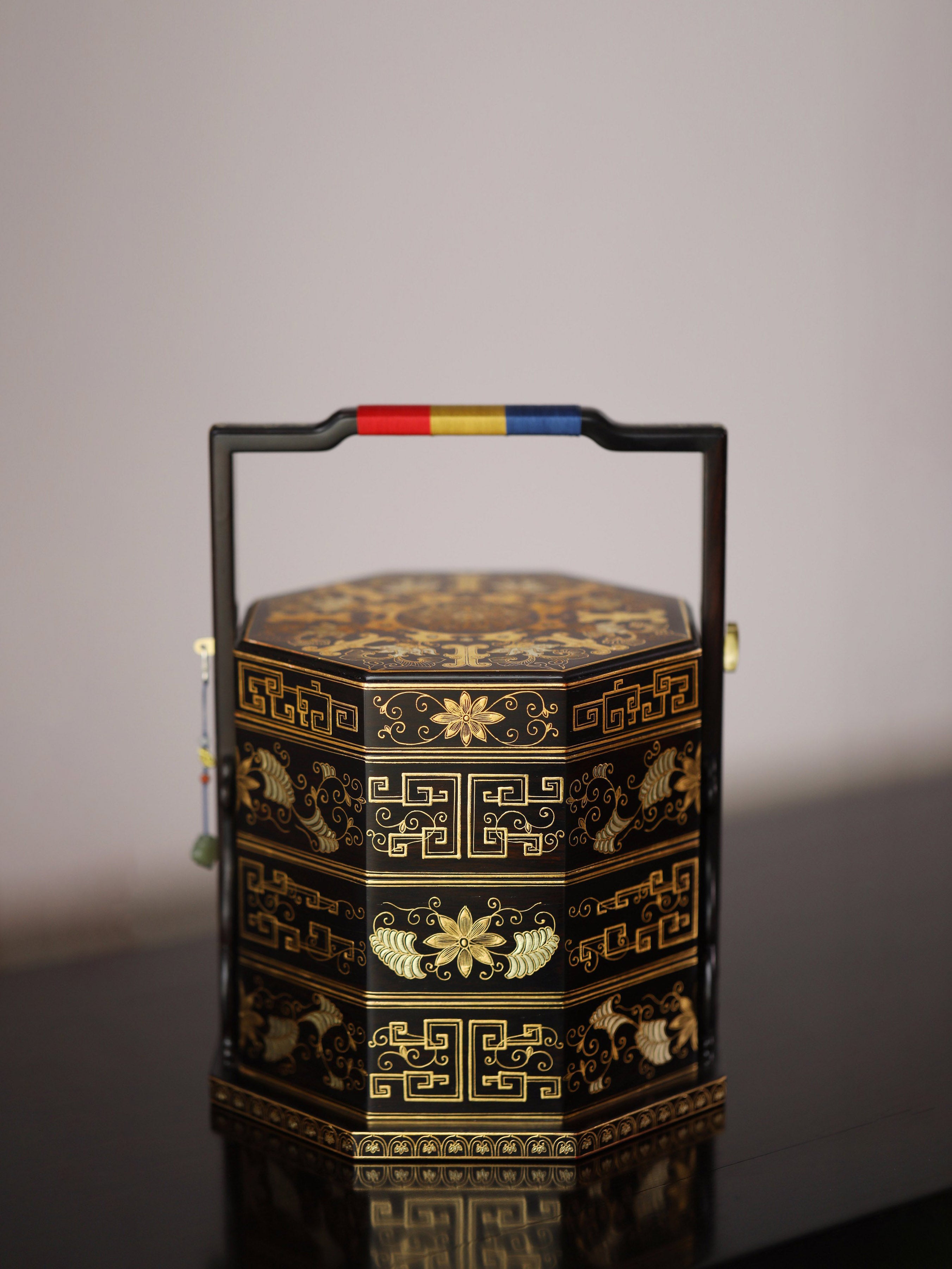 紫光檀西番莲描金八角提盒