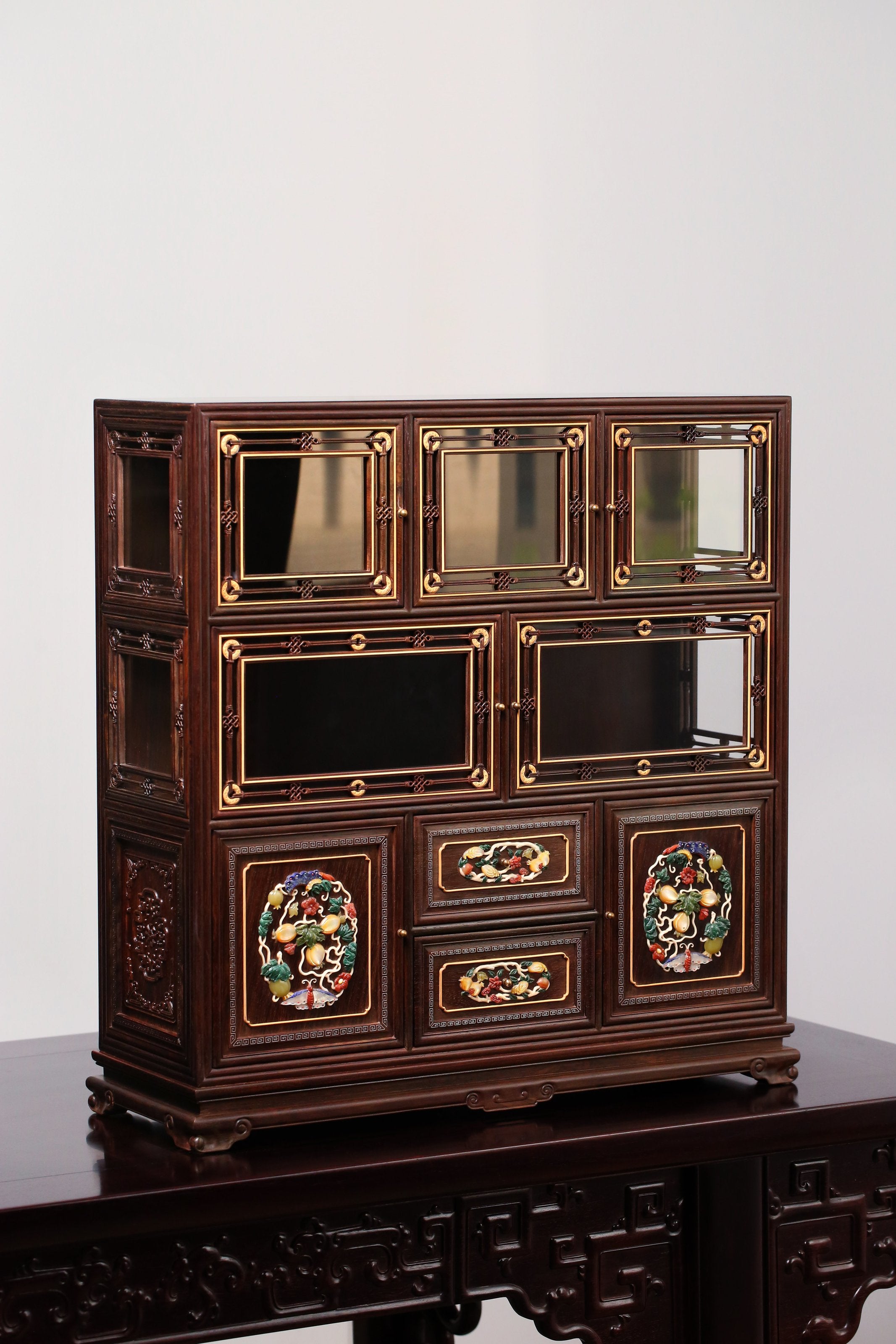 宫廷复刻百宝瓜蝶纹案上多宝阁