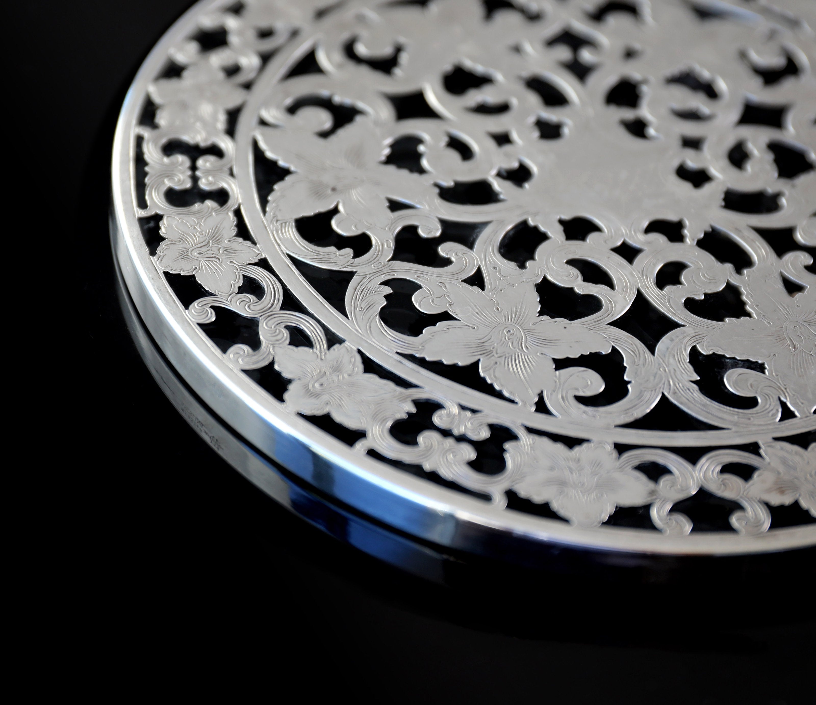 英国19世纪纯银包水晶刻花茶盘