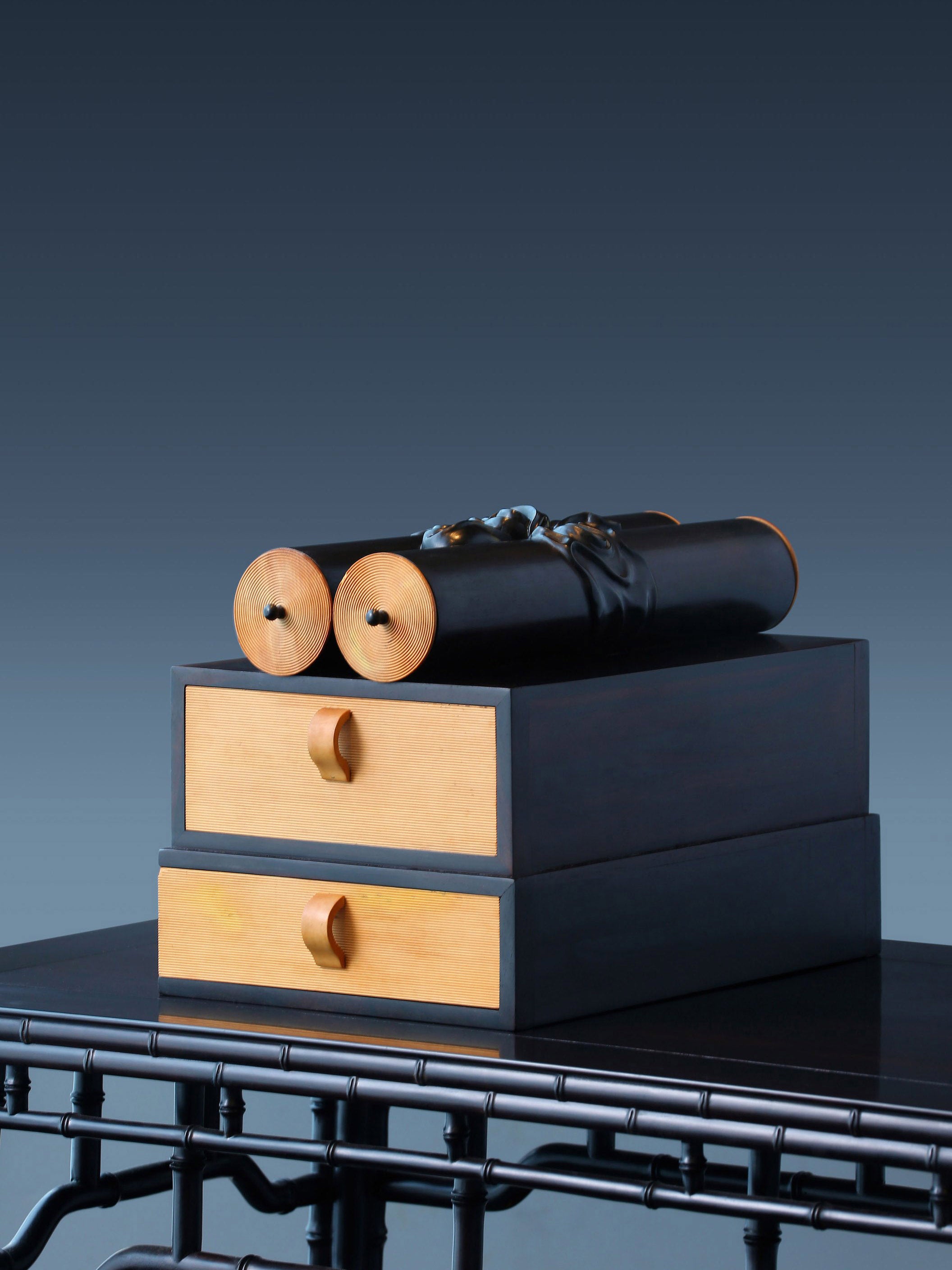 大雅堂大叶紫檀嵌黄杨书卷茶盒