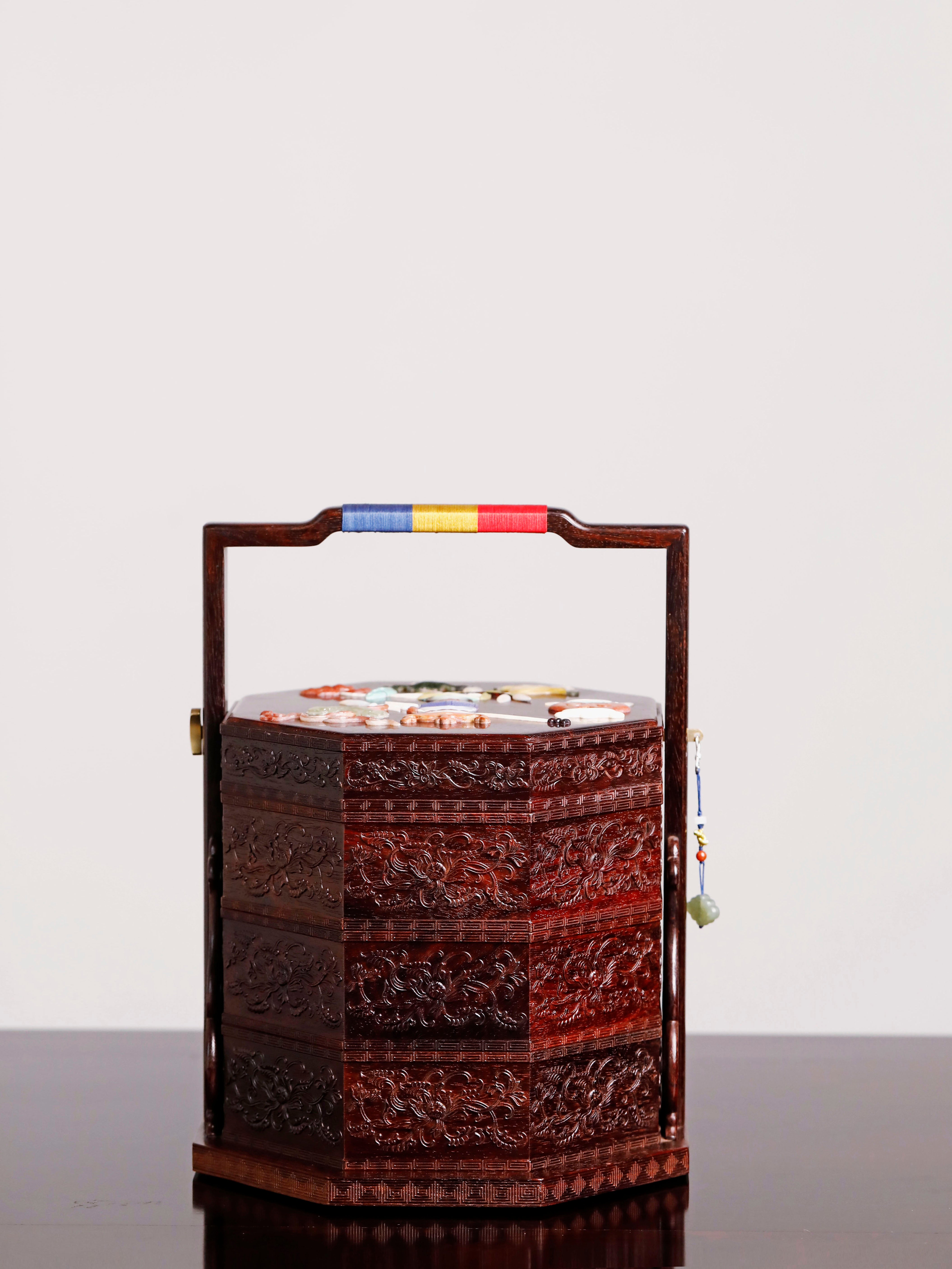 小叶紫檀百宝嵌人间喜乐博古八角提盒