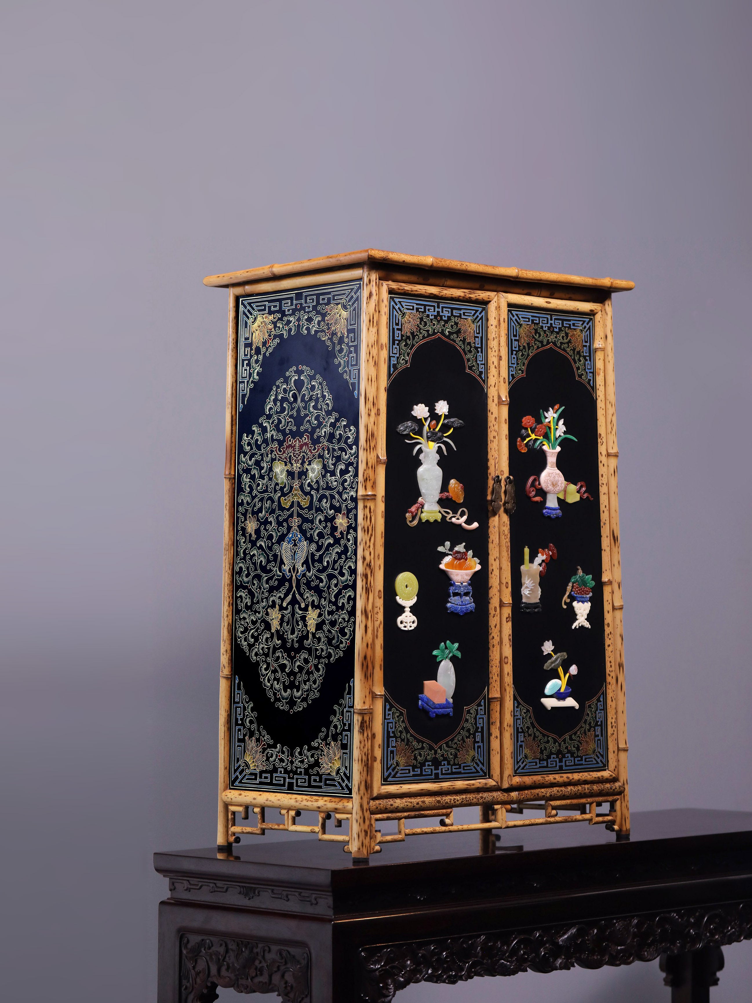 湘妃竹百宝嵌描金博古图圆角案上茶边柜