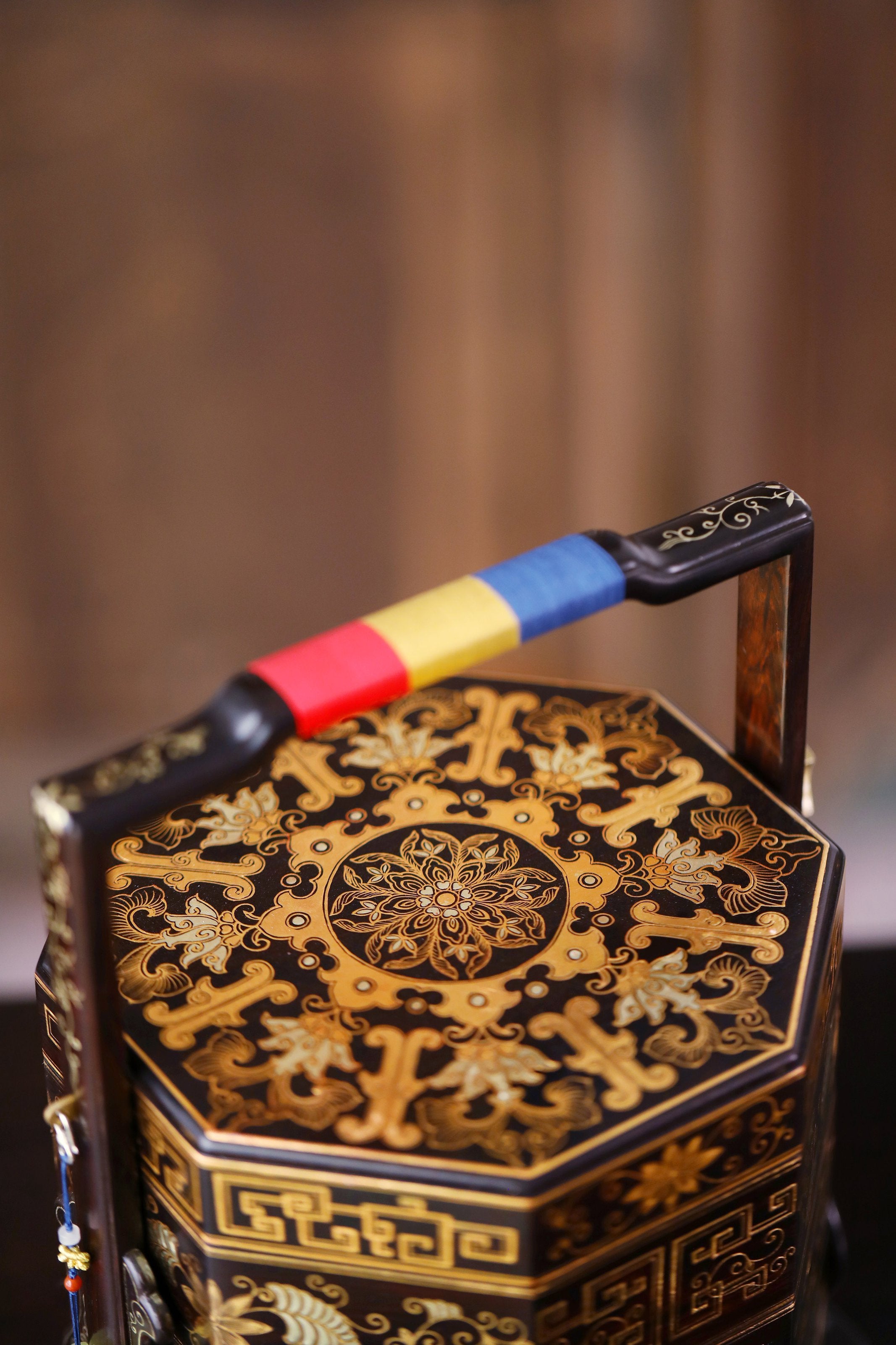 紫光檀西番莲描金八角提盒