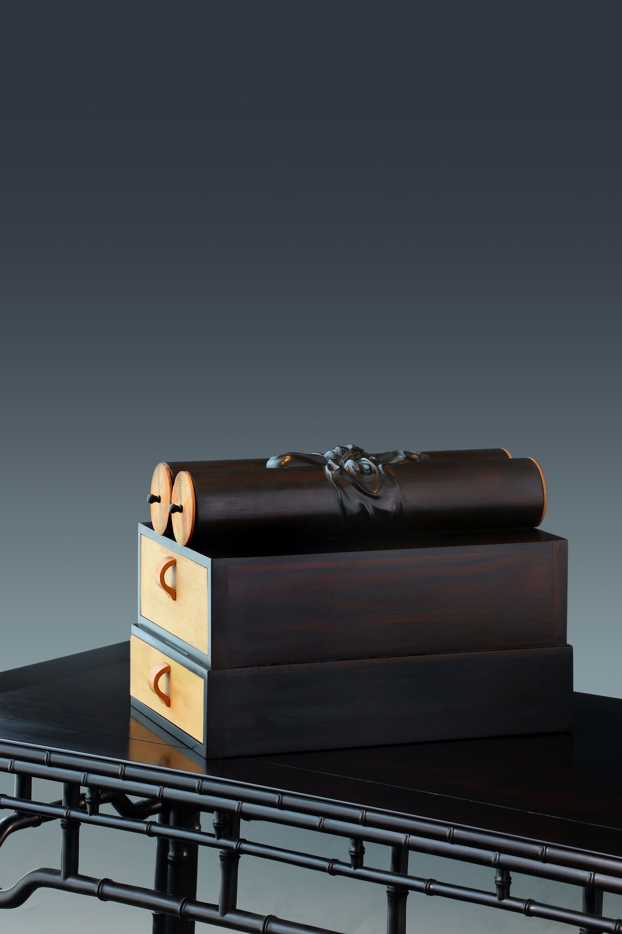 大雅堂大叶紫檀嵌黄杨书卷茶盒