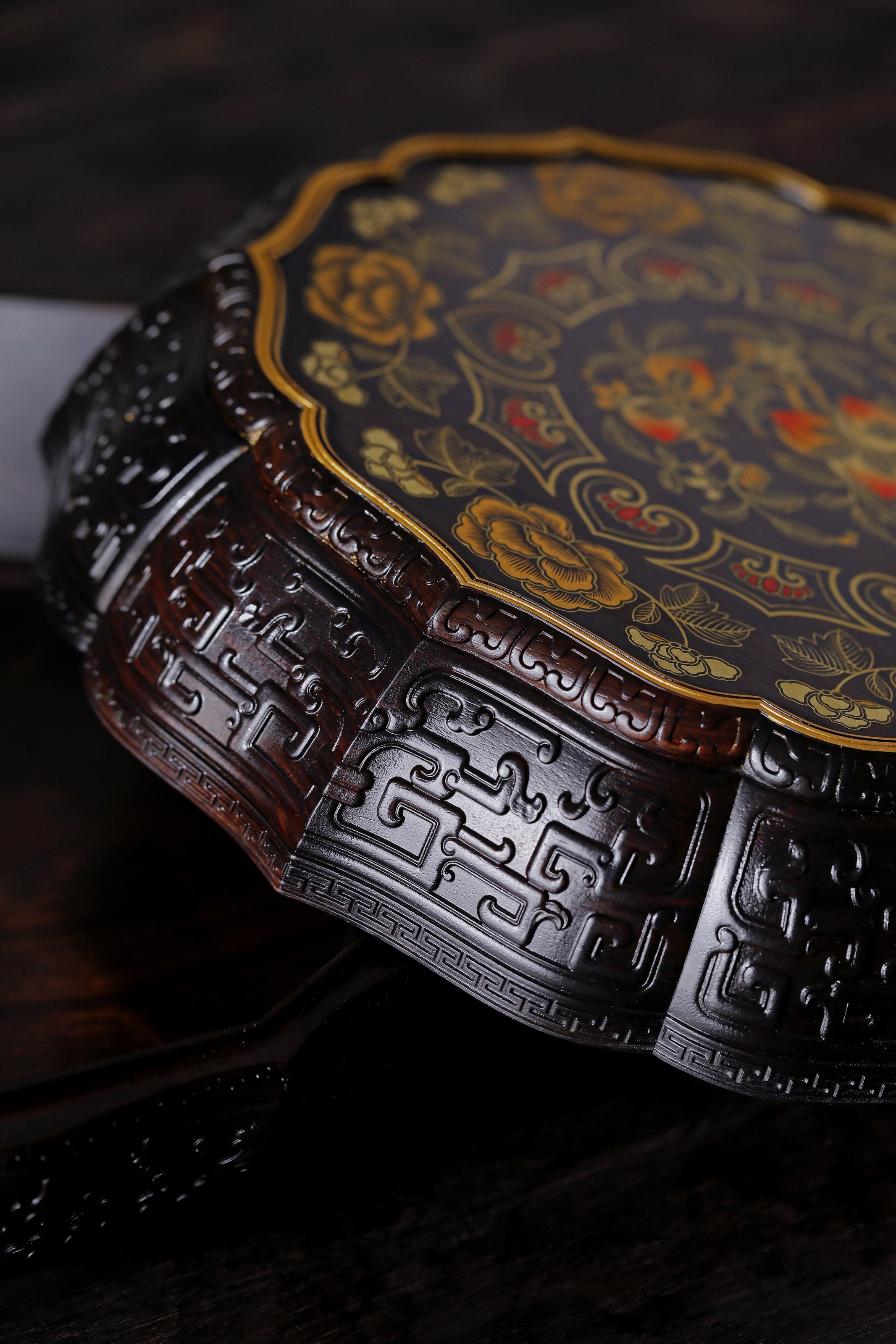 紫光檀富贵长寿葵口十二角果盒