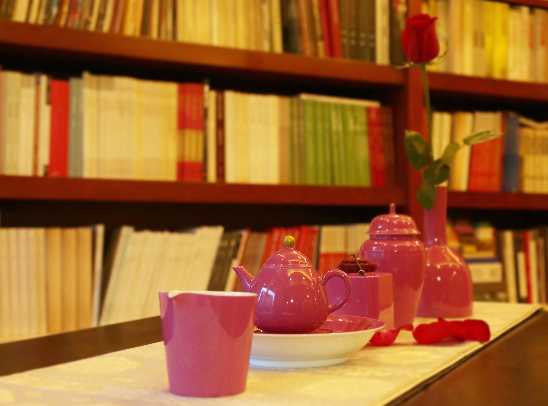 Carmine red Glaze Bird-Beak Fair Cup
