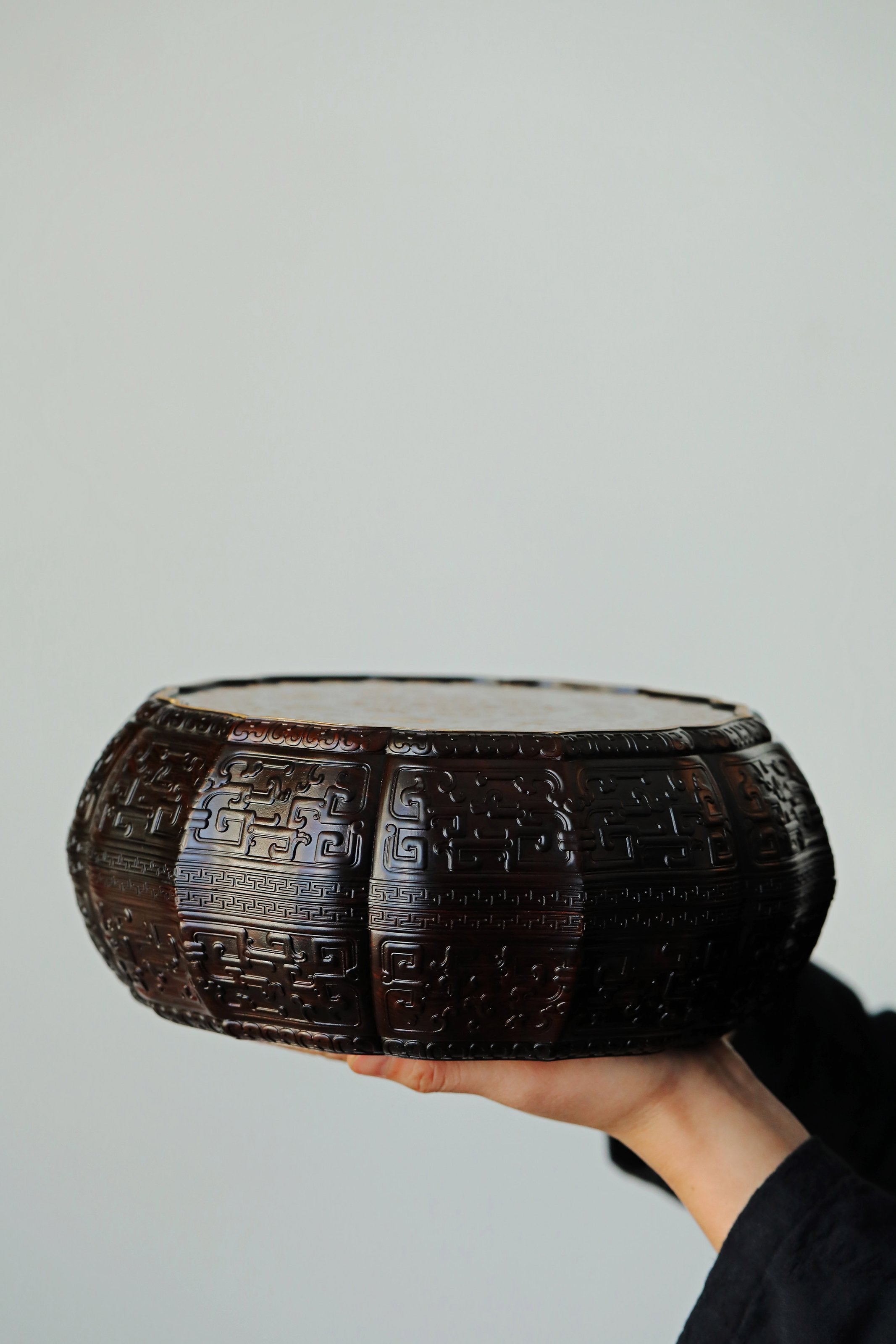 紫光檀描金暗八仙纹葵口十二角果盒