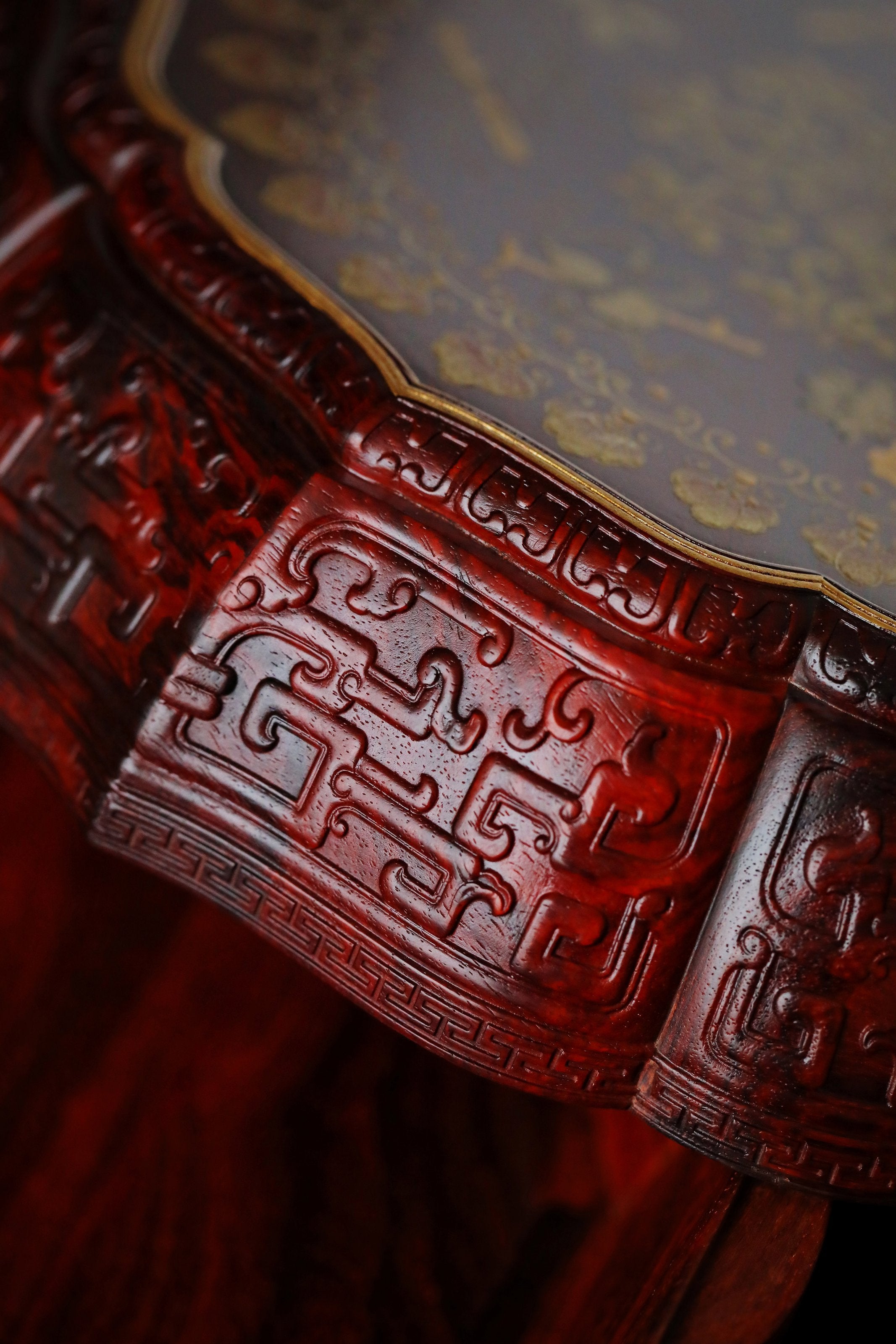小葉紫檀描金暗八仙紋葵口十二角果盒