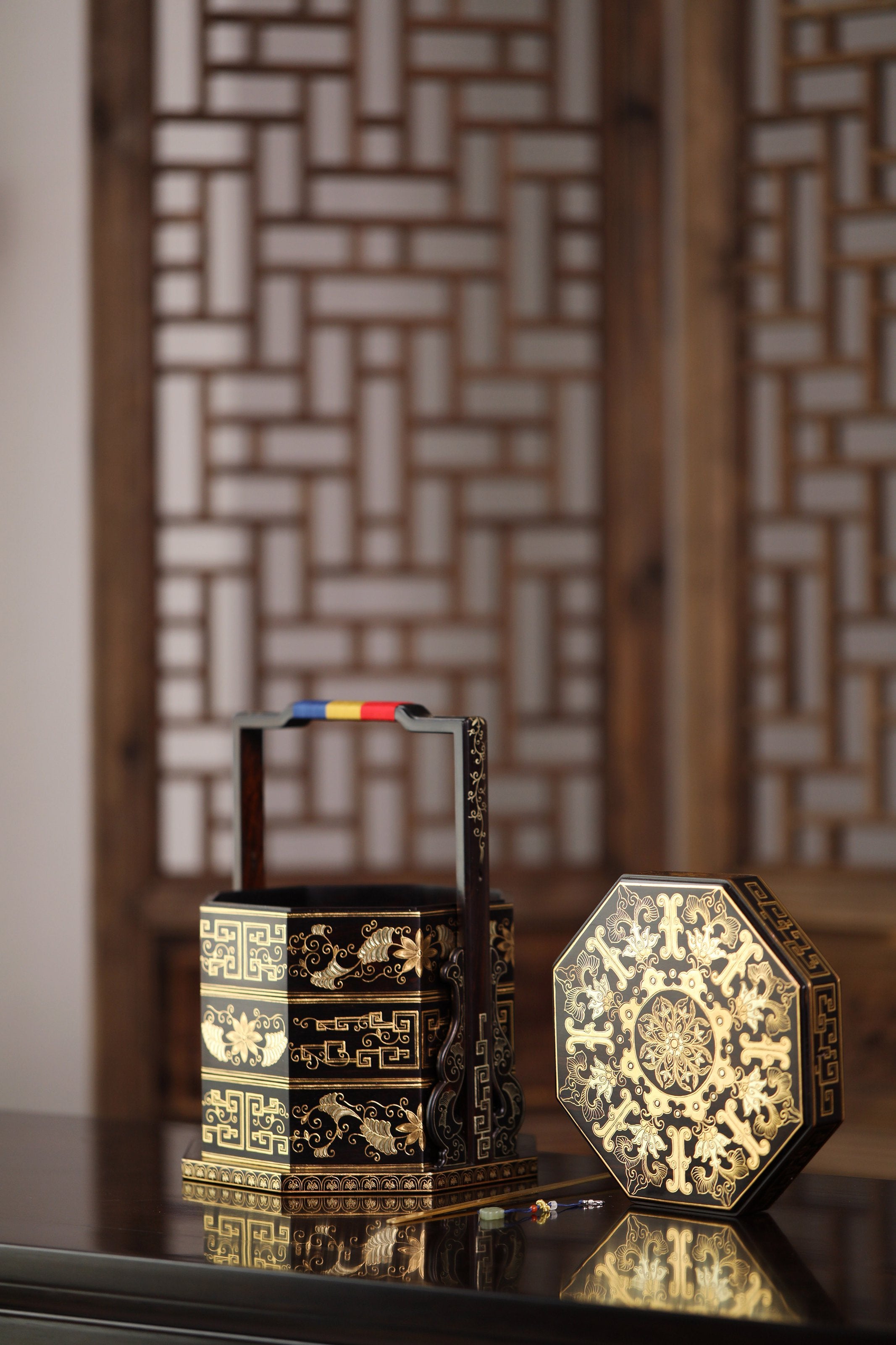 紫光檀西番莲描金八角提盒