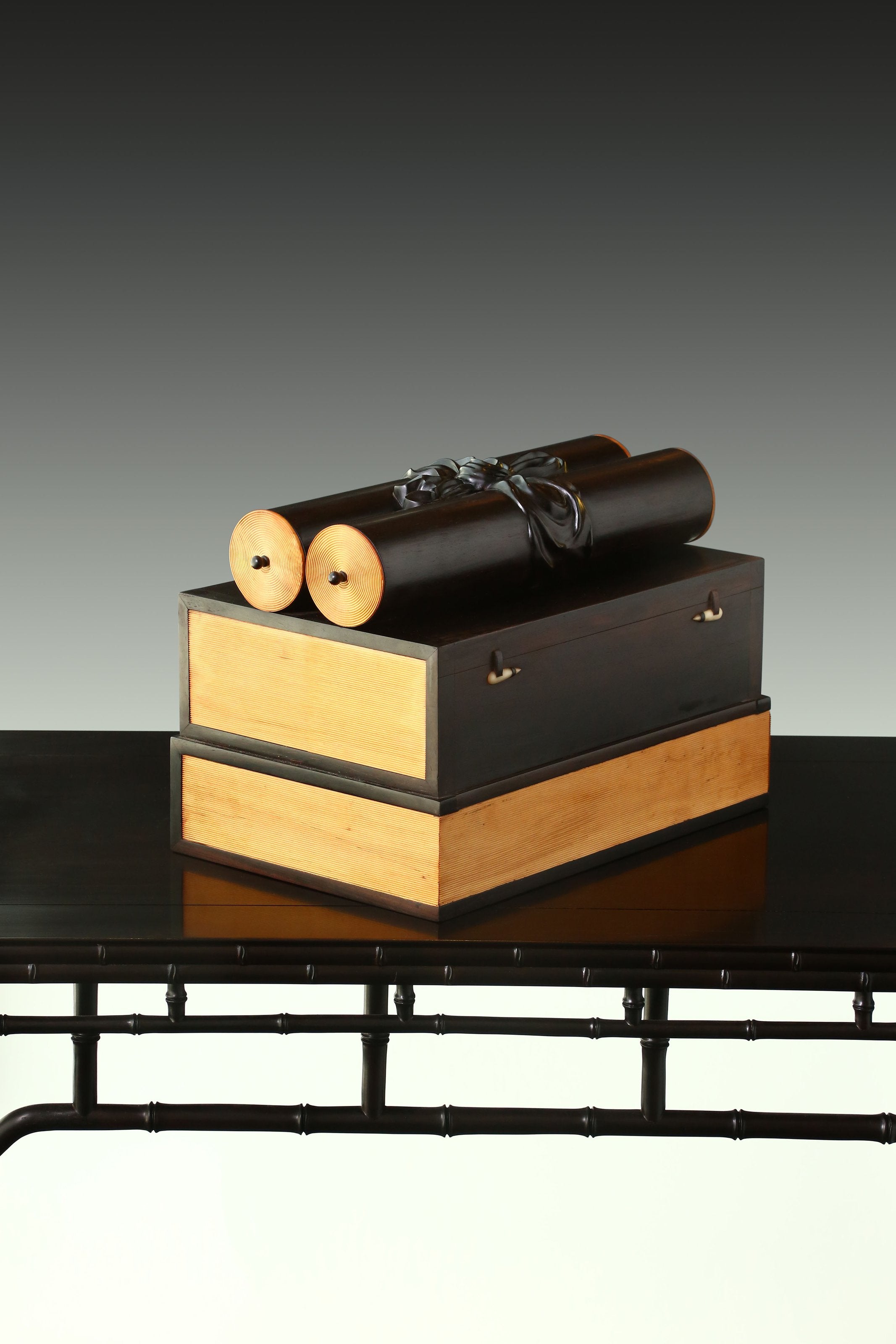 大雅堂大叶紫檀嵌黄杨书卷茶盒