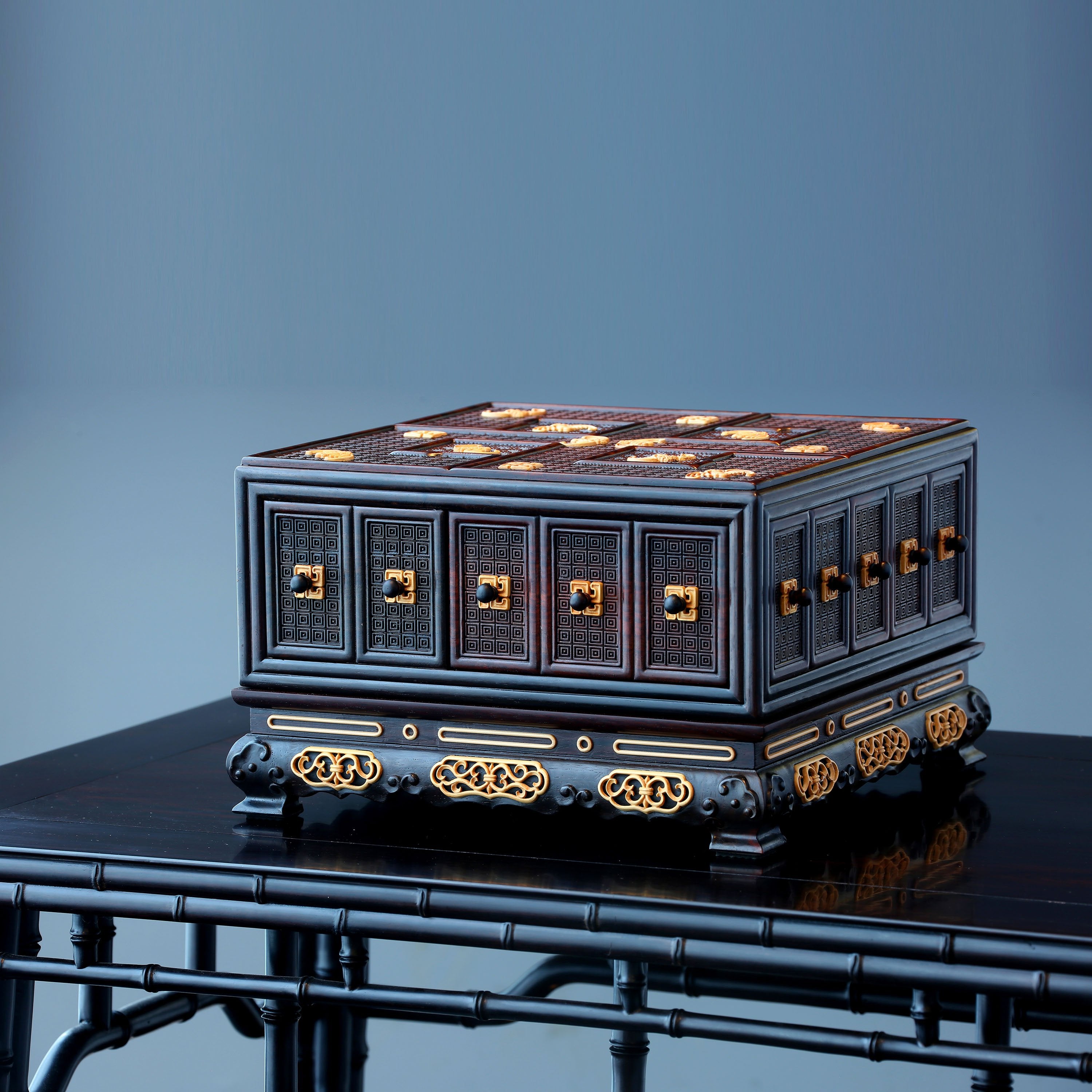 大雅堂万字纹洪福齐天嵌黄杨木乾隆多宝盒