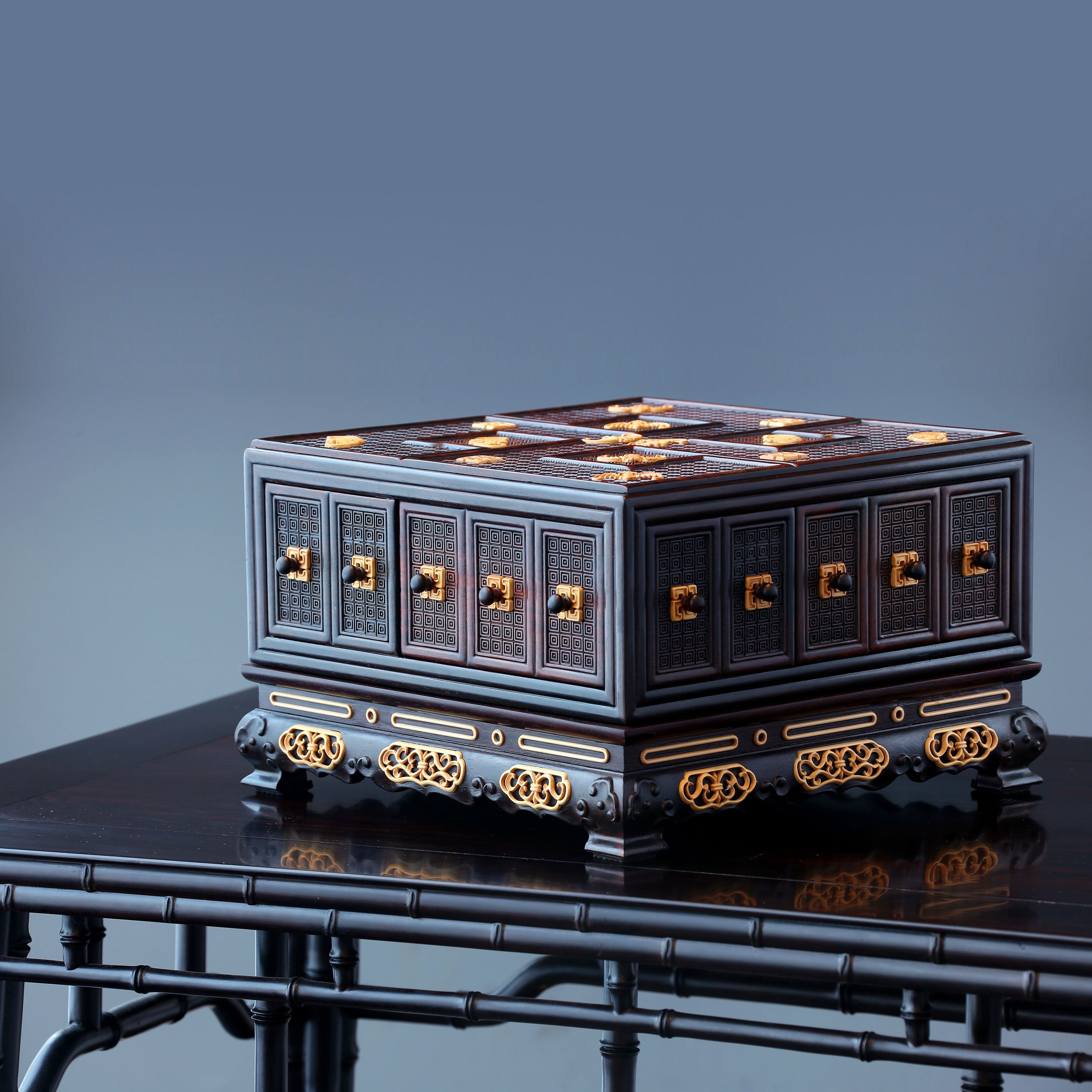 大雅堂万字纹洪福齐天嵌黄杨木乾隆多宝盒