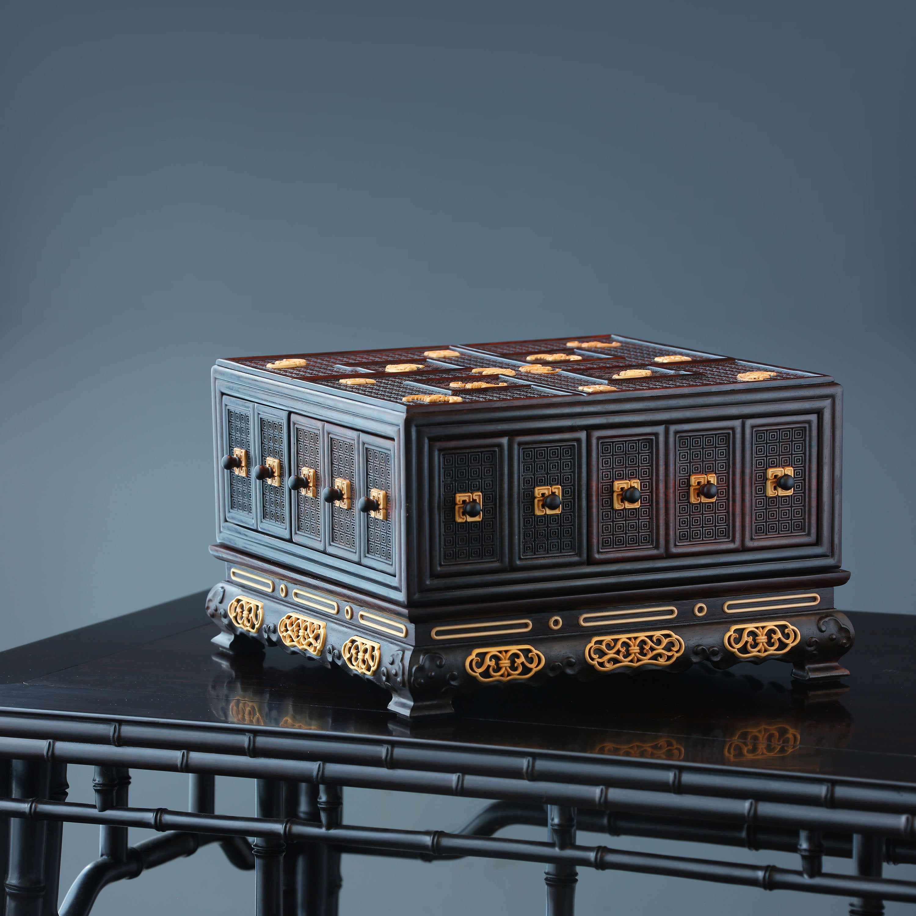 大雅堂万字纹洪福齐天嵌黄杨木乾隆多宝盒