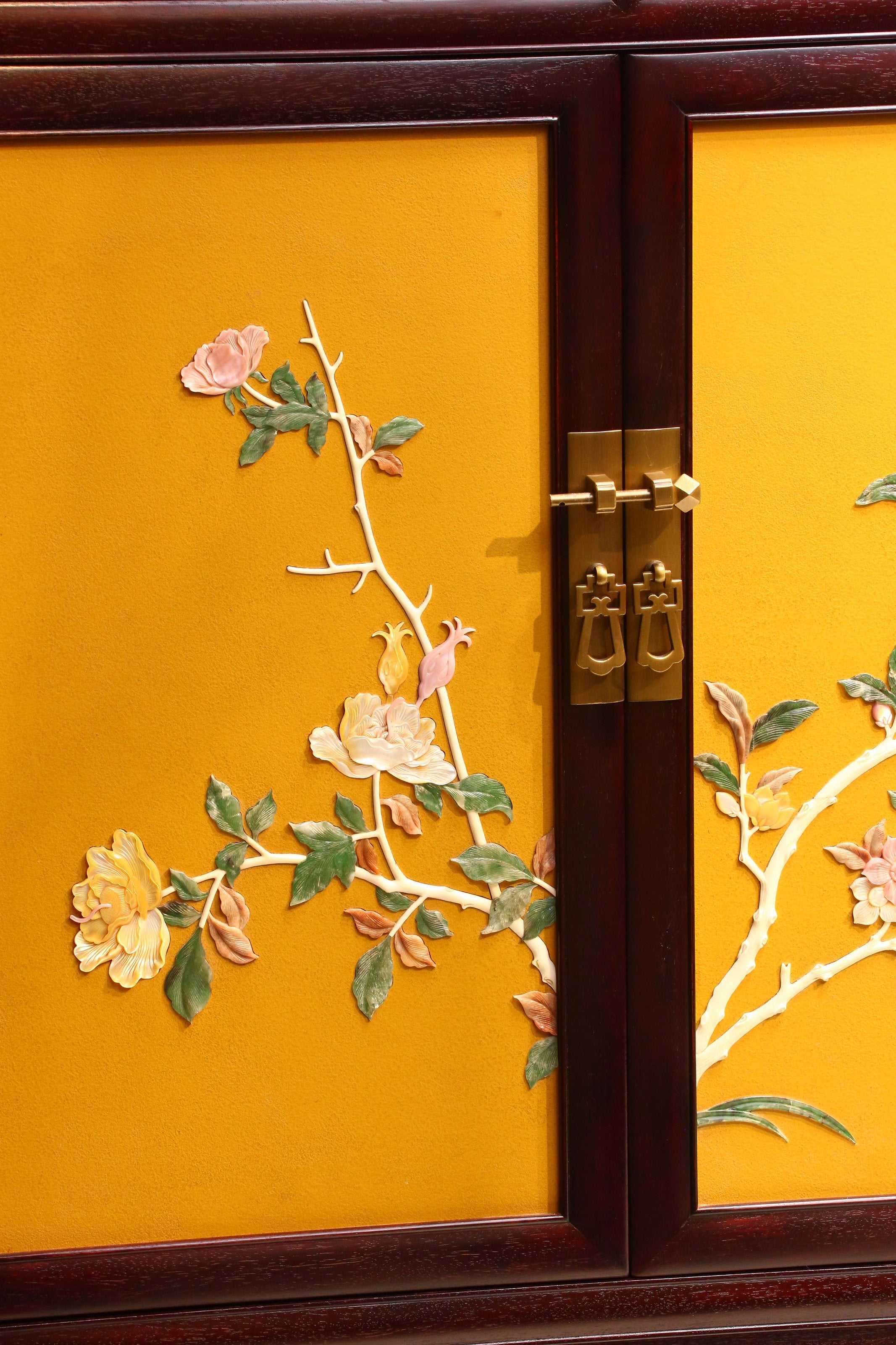 百宝嵌牡丹花茶柜