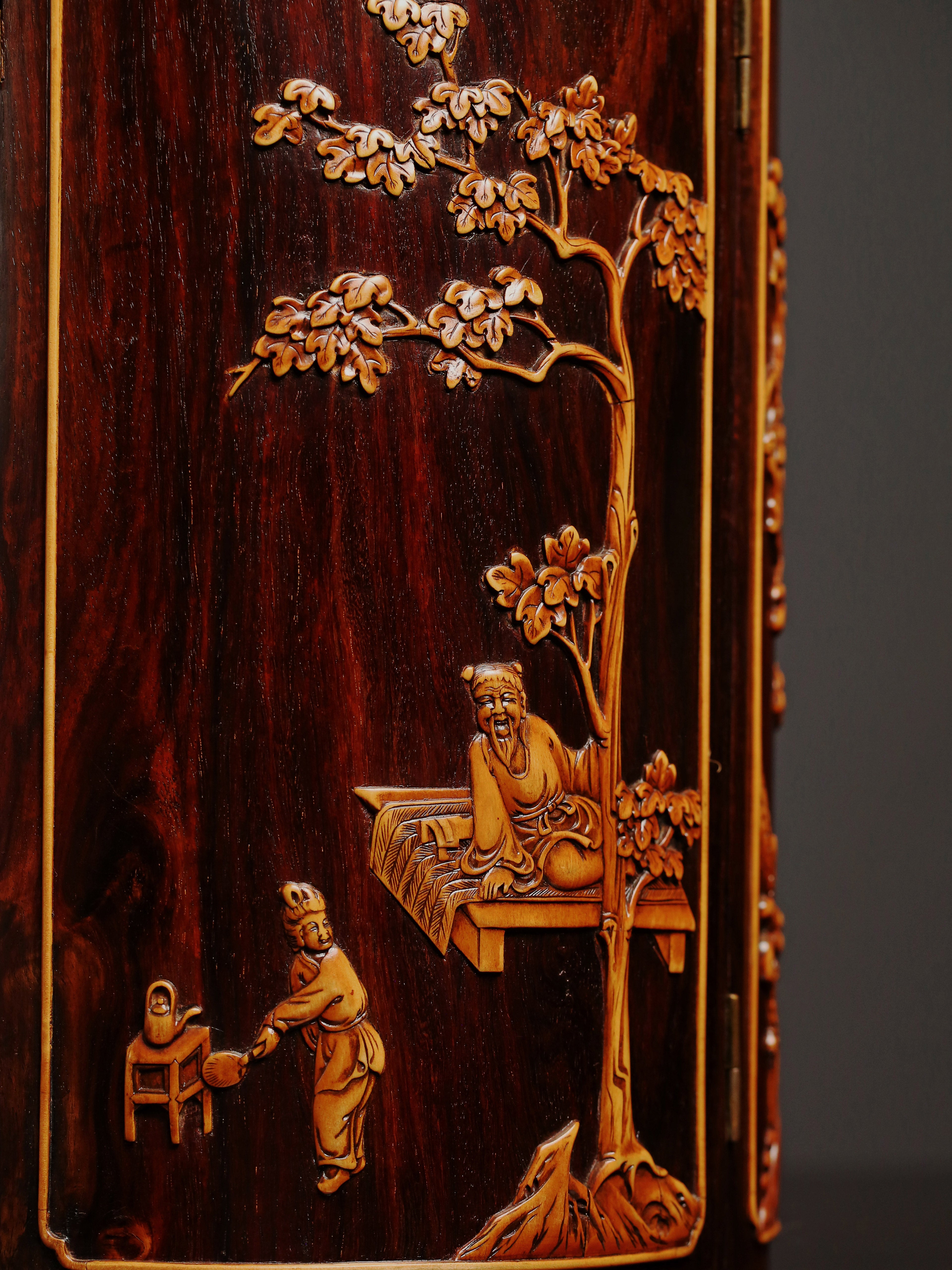 小叶紫檀嵌黄杨八宝圆柜