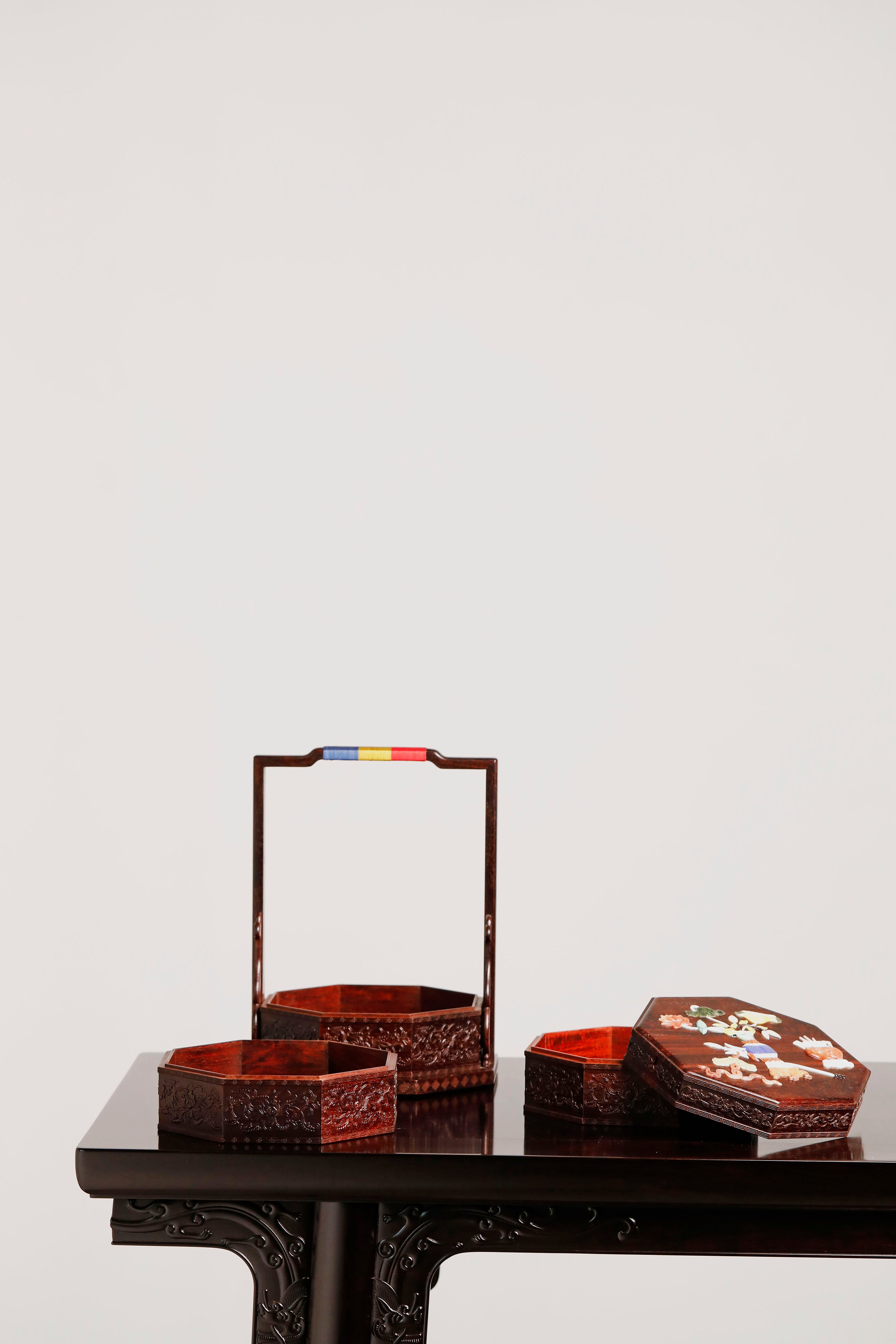 小叶紫檀百宝嵌人间喜乐博古八角提盒