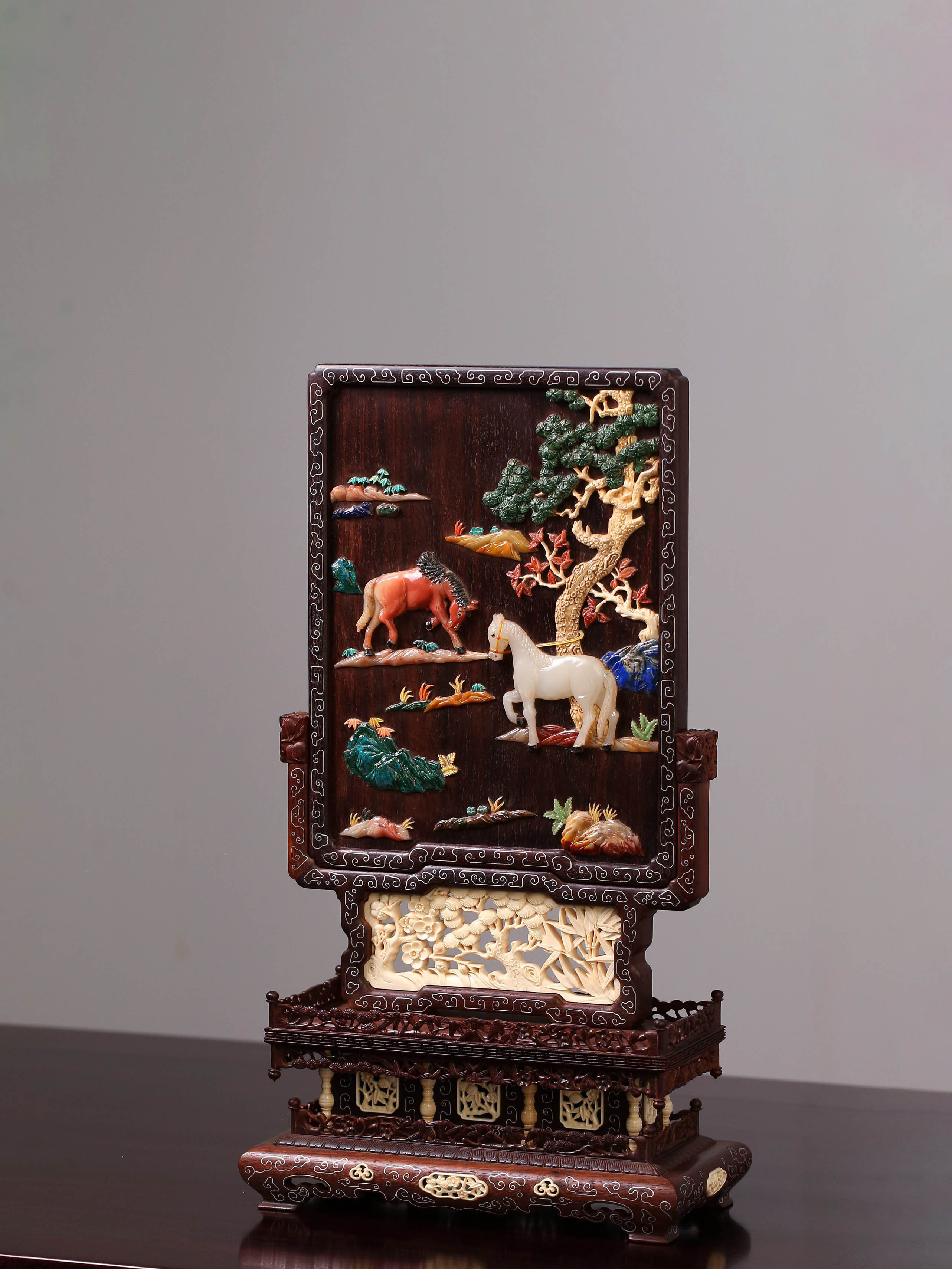 紫檀百宝嵌骏马掐银丝插屏