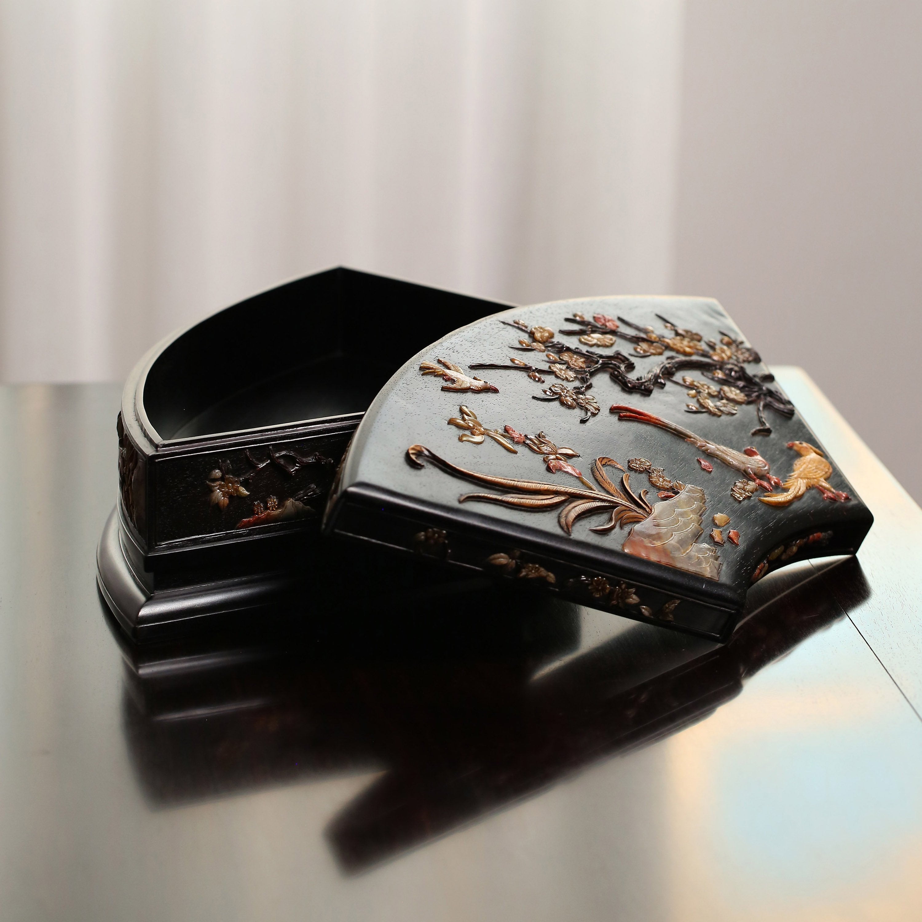 百宝嵌扇形宝盒