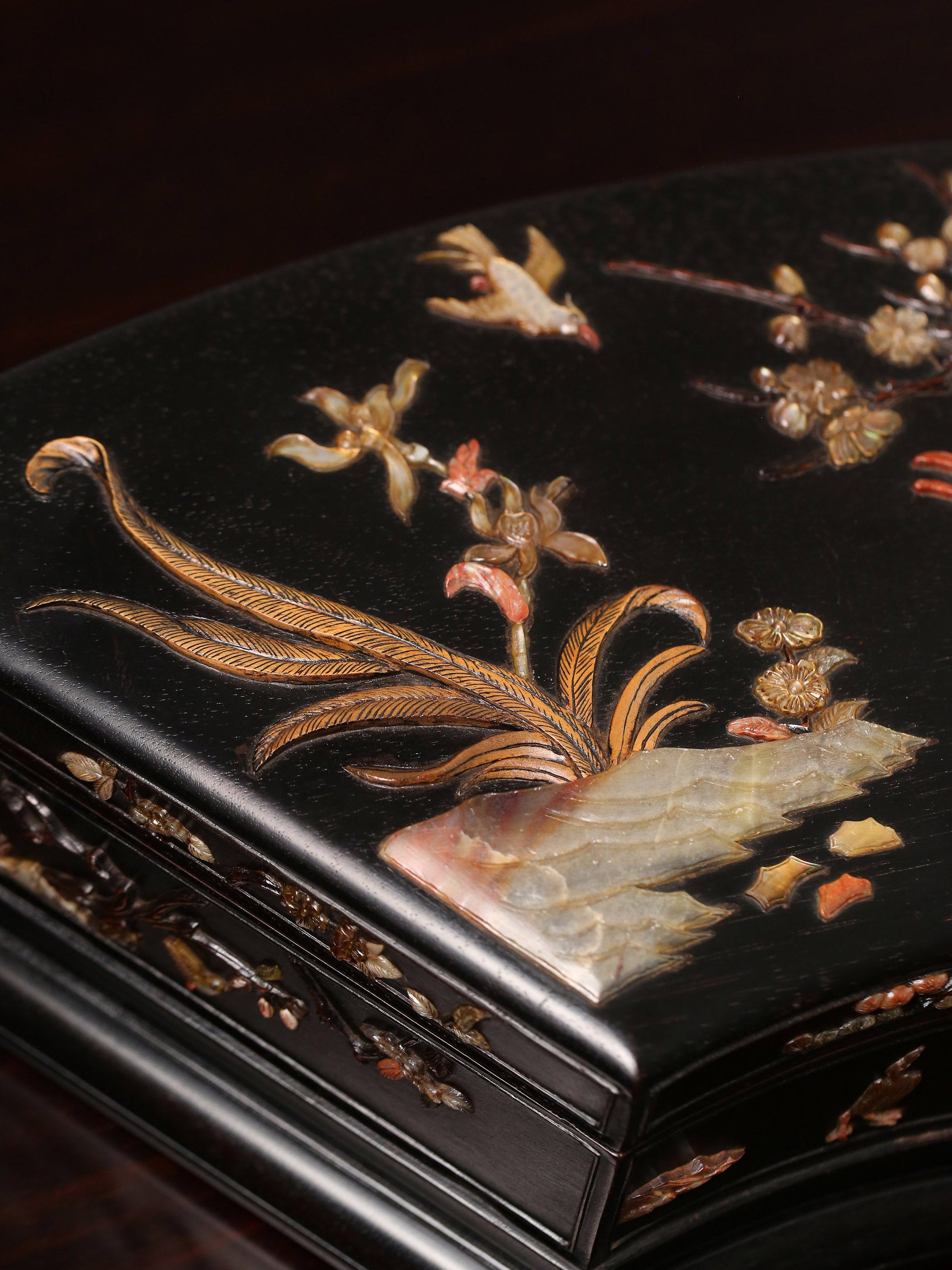 百宝嵌扇形宝盒