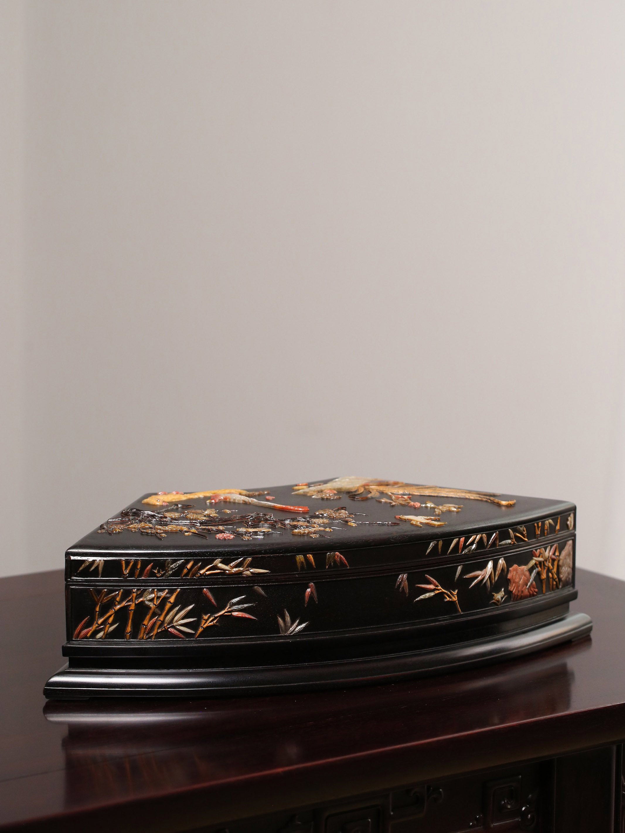 百宝嵌扇形宝盒