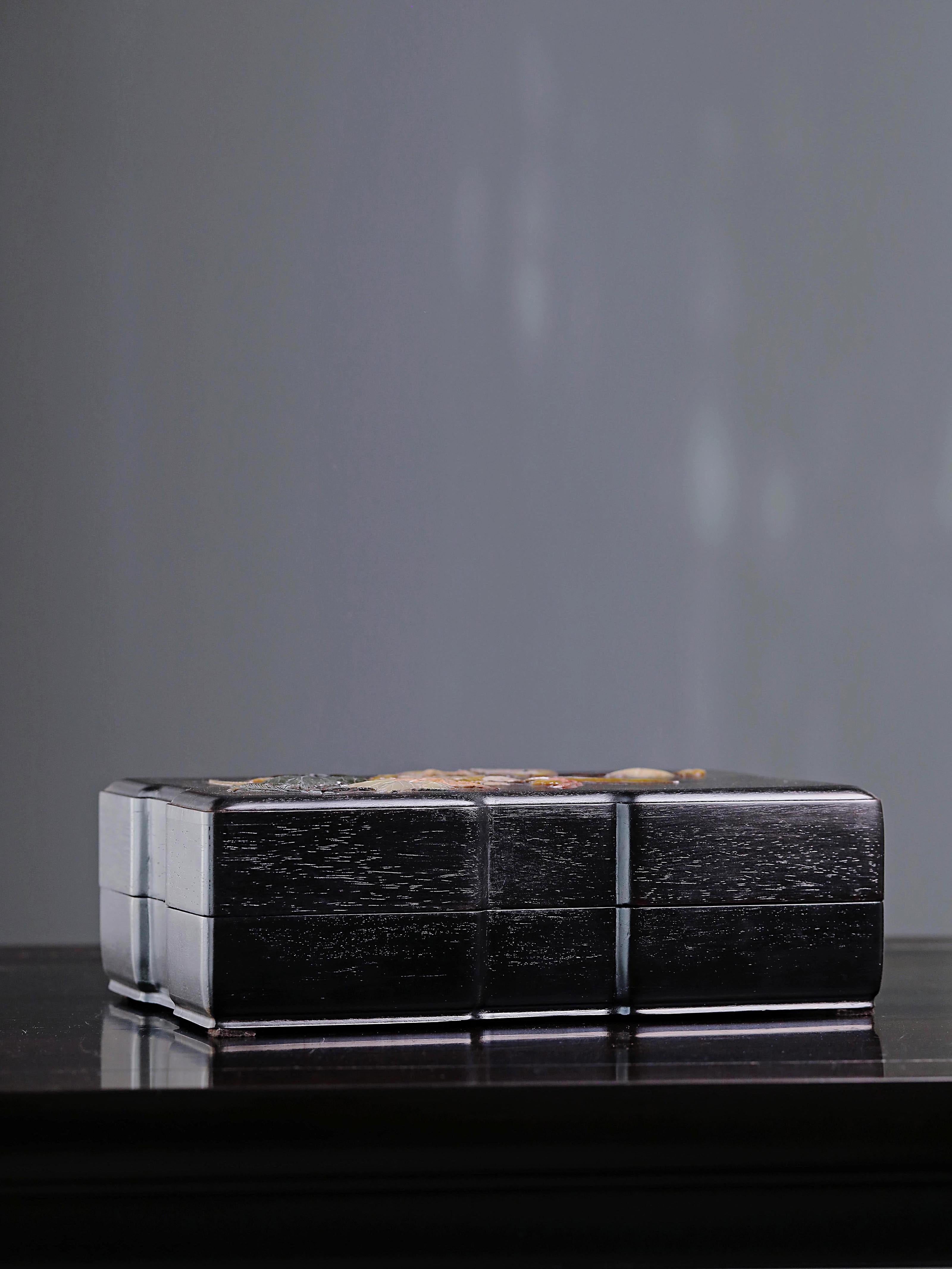 紫光檀百宝嵌花鸟纹文具盒