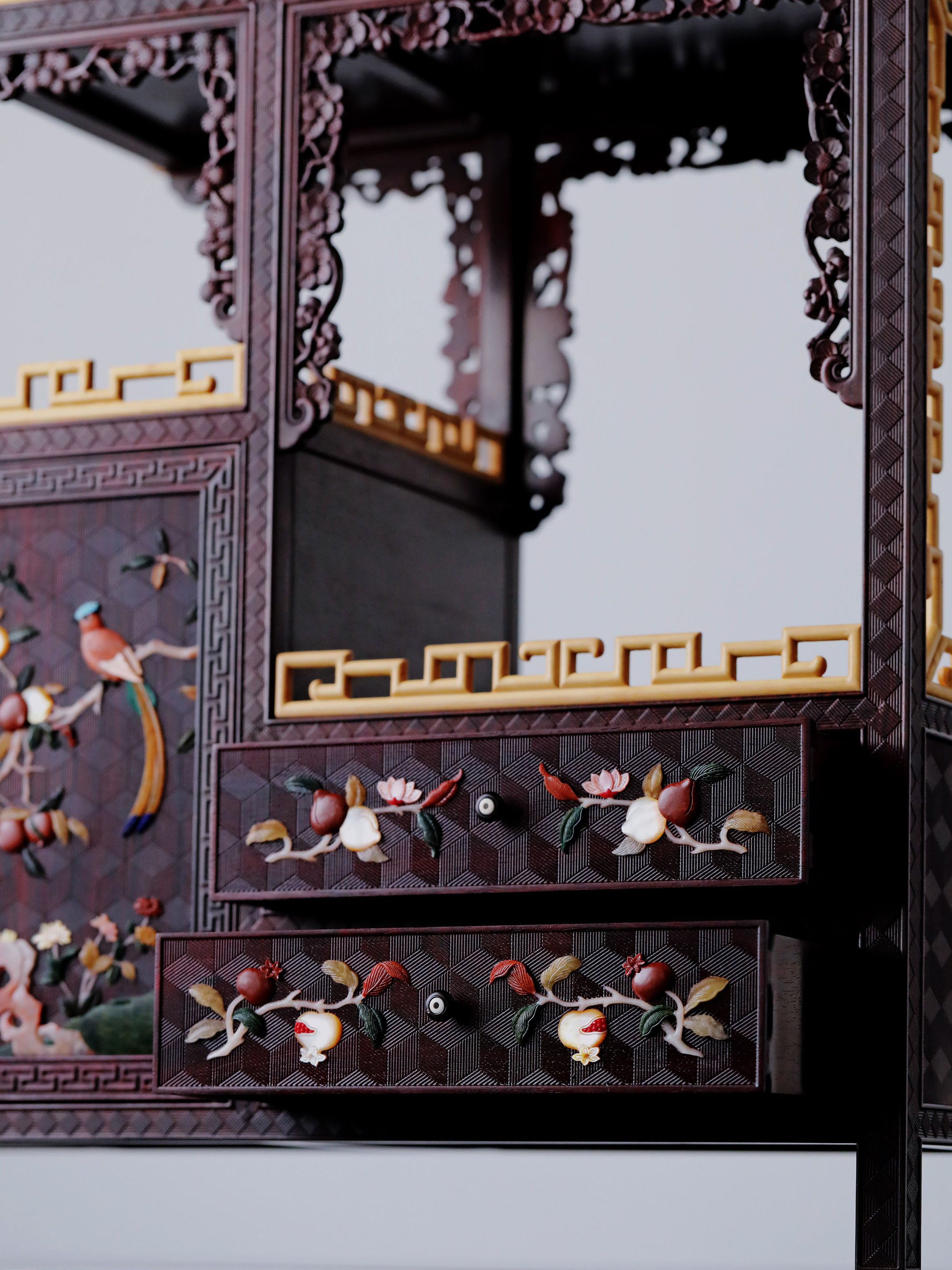 小葉紫檀百寶嵌案上博古架