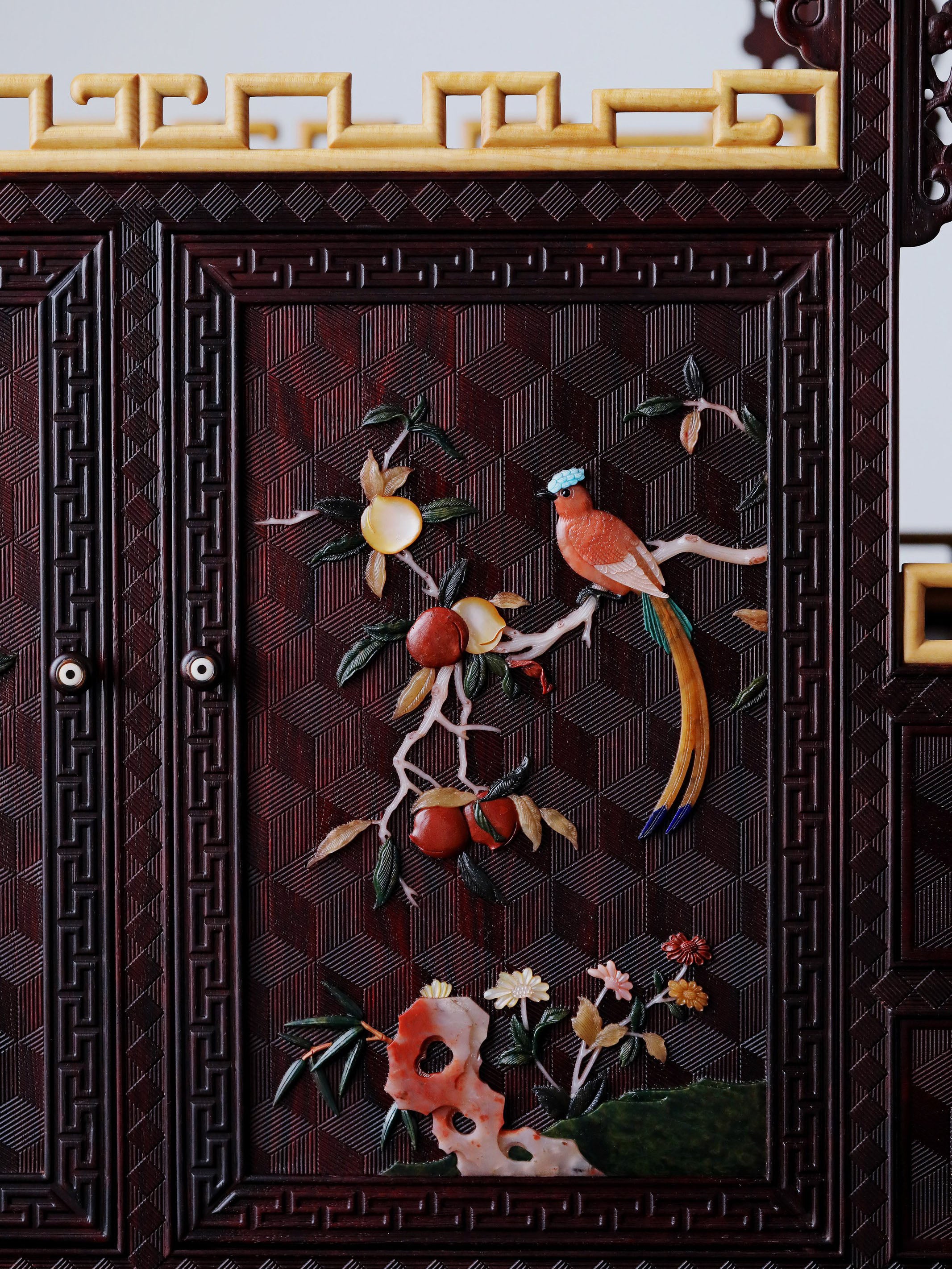 小葉紫檀百寶嵌案上博古架