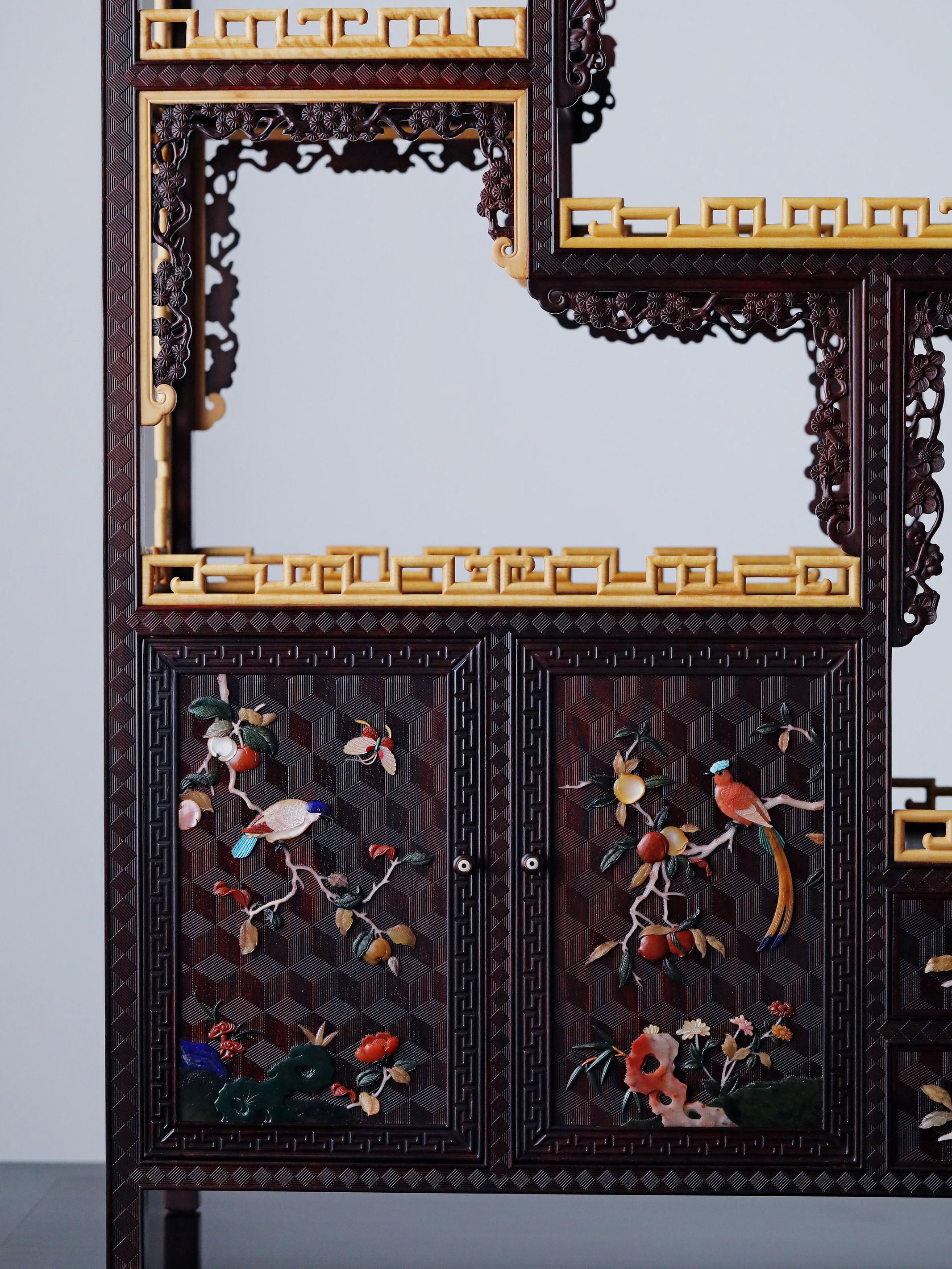 小葉紫檀百寶嵌案上博古架