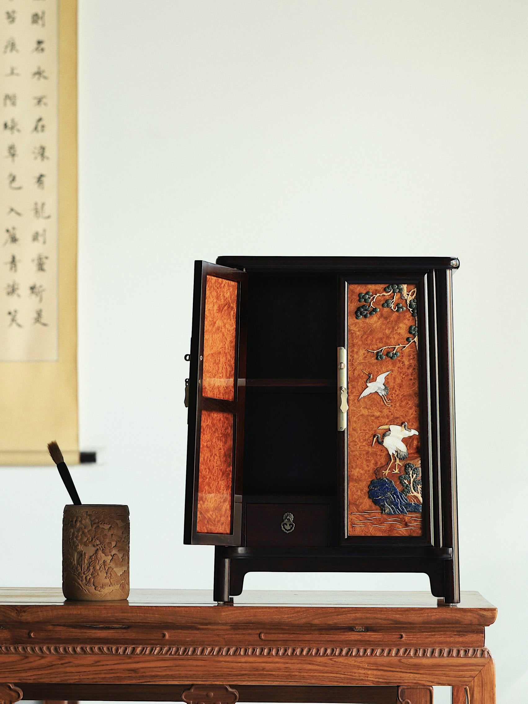 酸枝嵌癭木百寶嵌圓角案上茶邊櫃