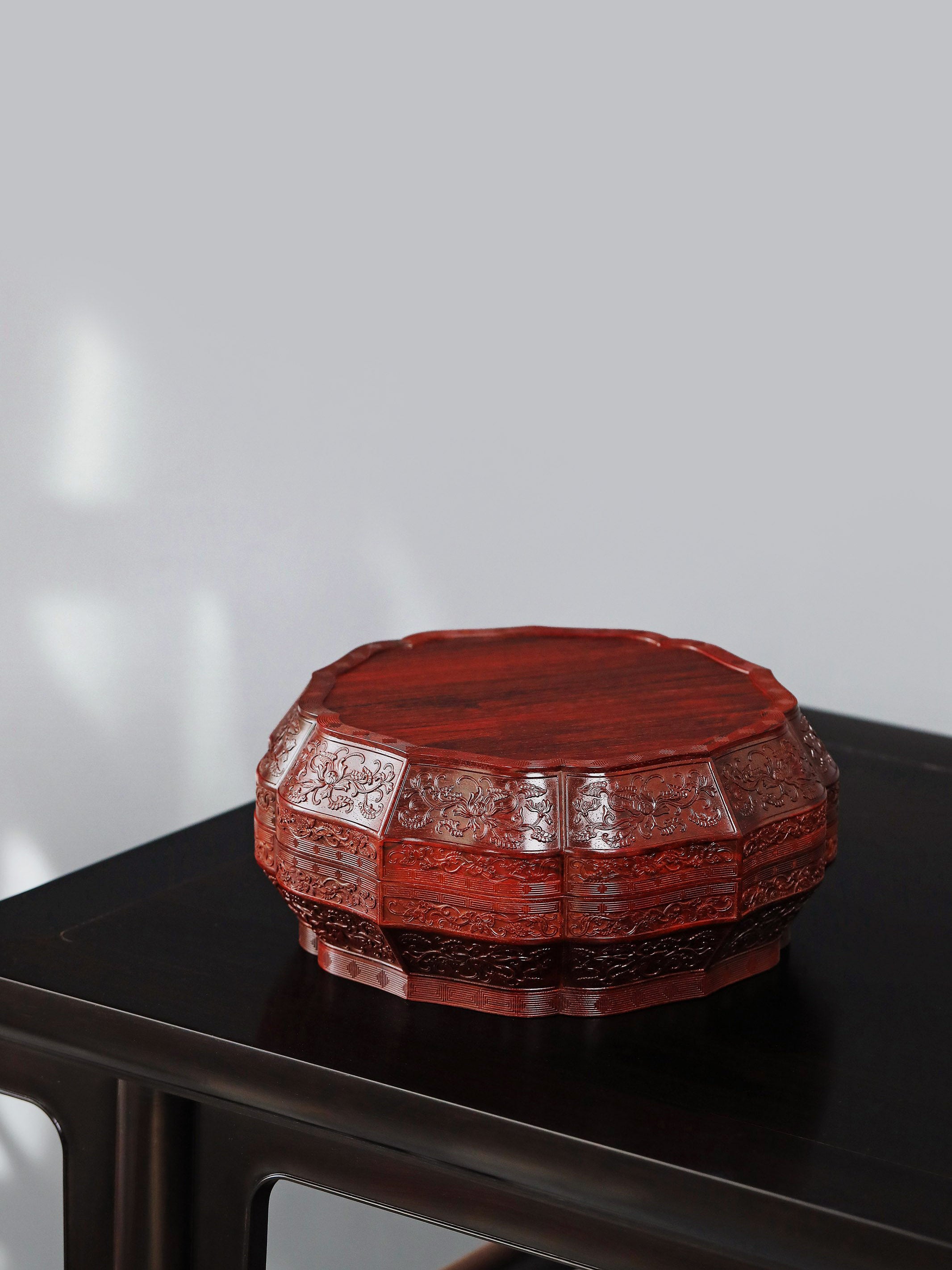 小叶紫檀雕万寿葵口十二角果盒