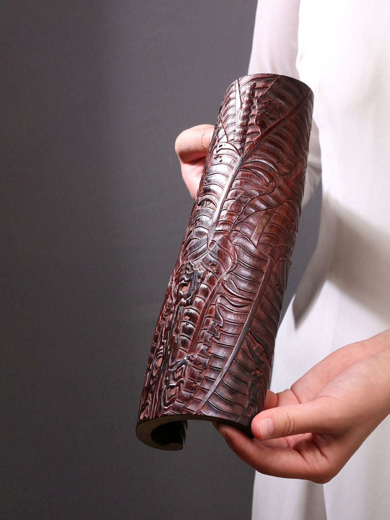 海南黄花梨雕芭蕉叶臂格