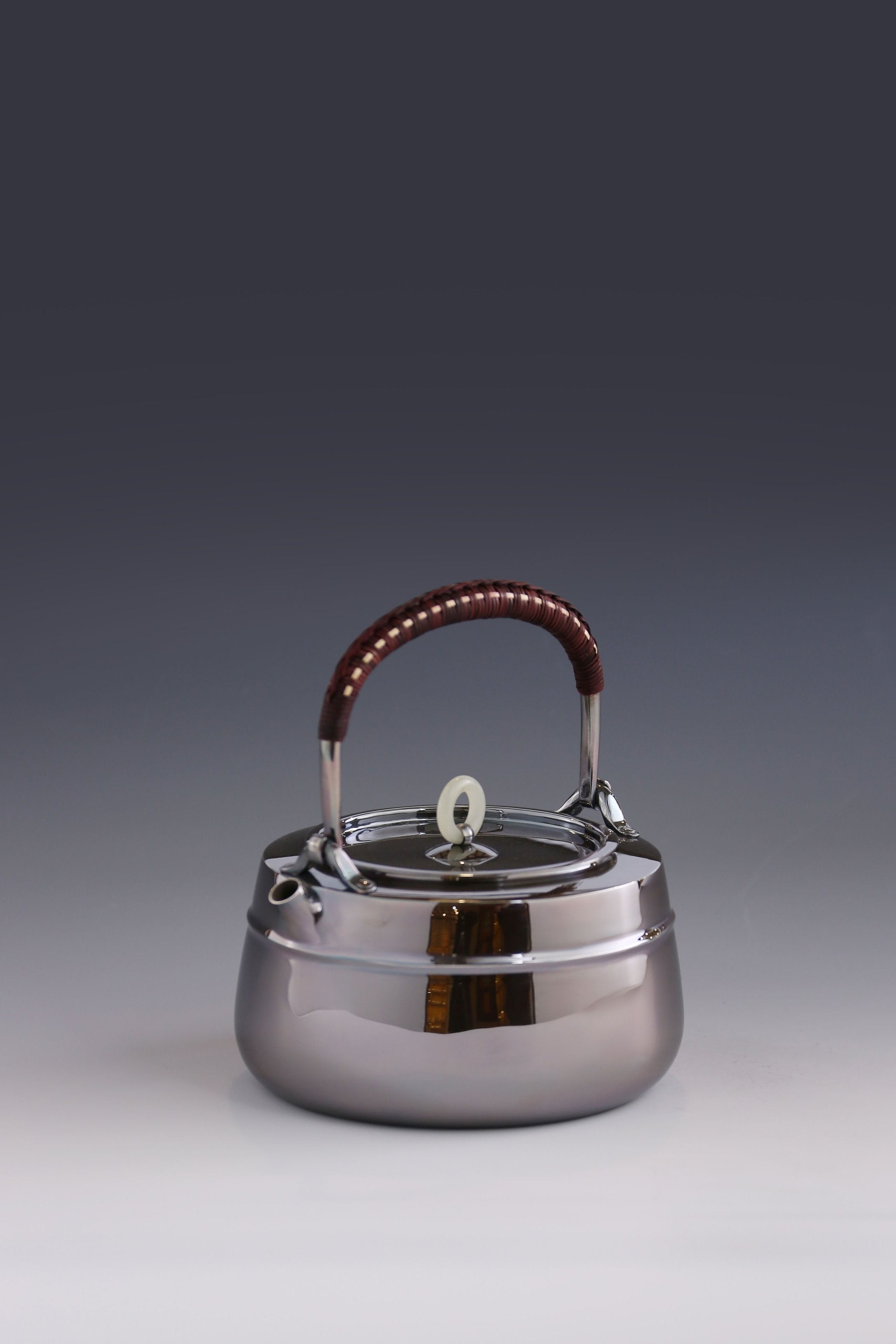 北村腰线平台银壶