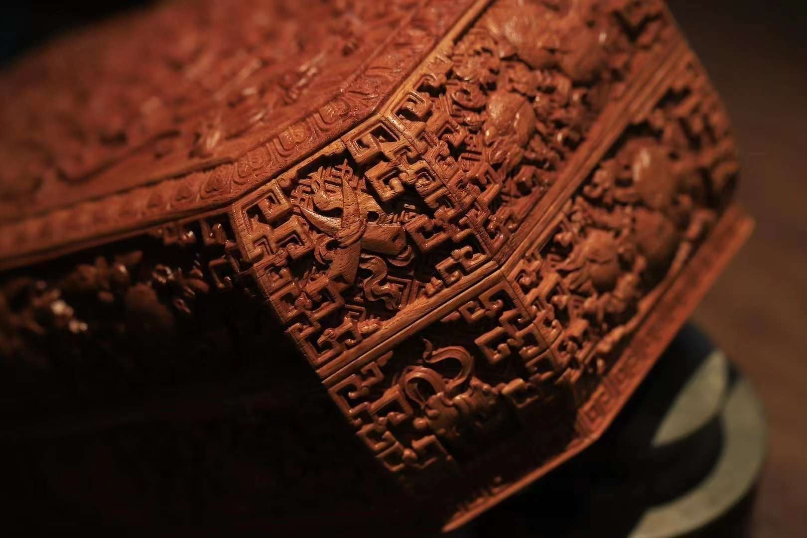 缅花满雕荔枝蝴蝶纹/螭龙纹茶盒