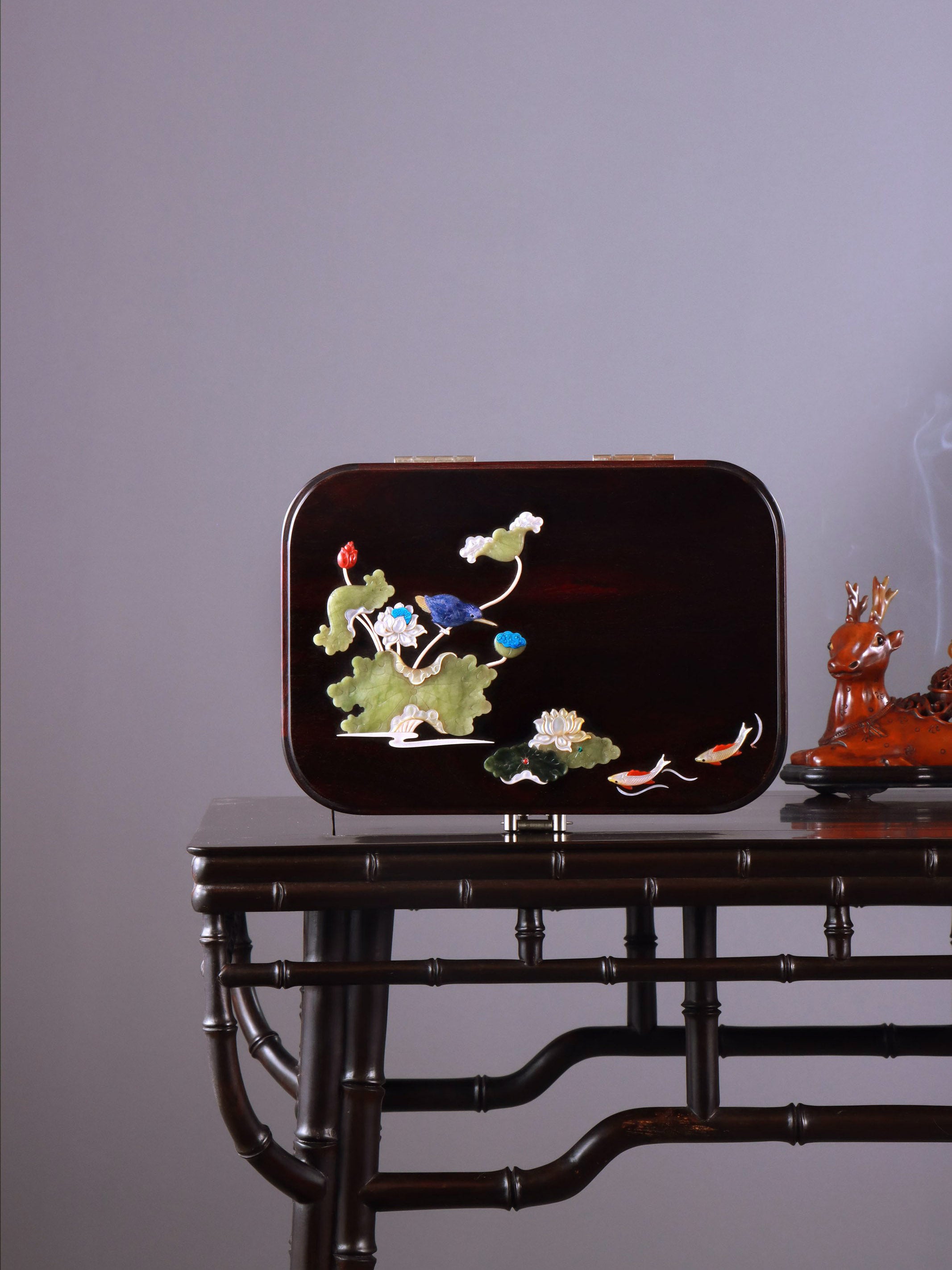 白莲倚翠鸟茶盒