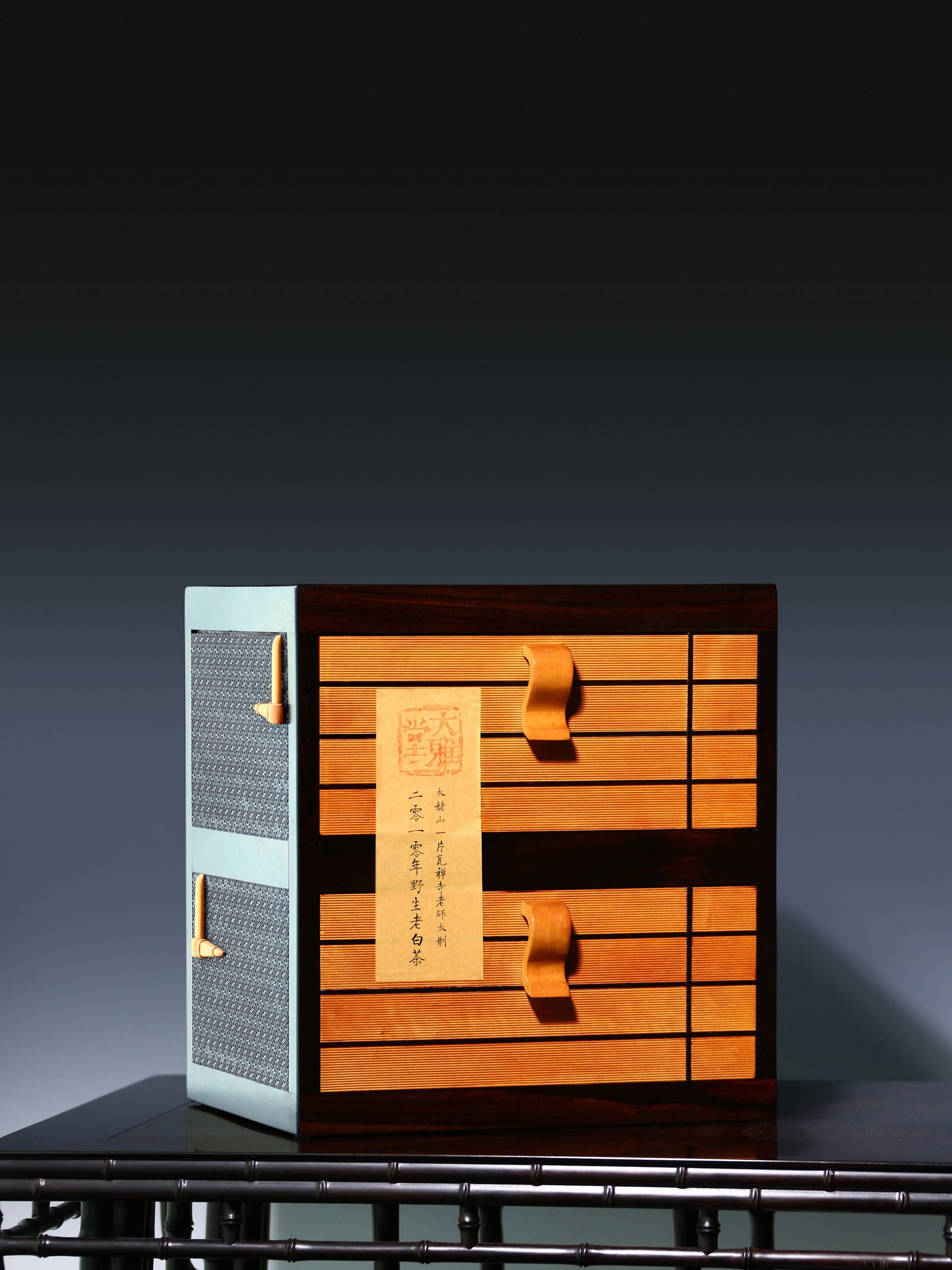 大叶紫檀嵌黄杨双层书箱式茶盒