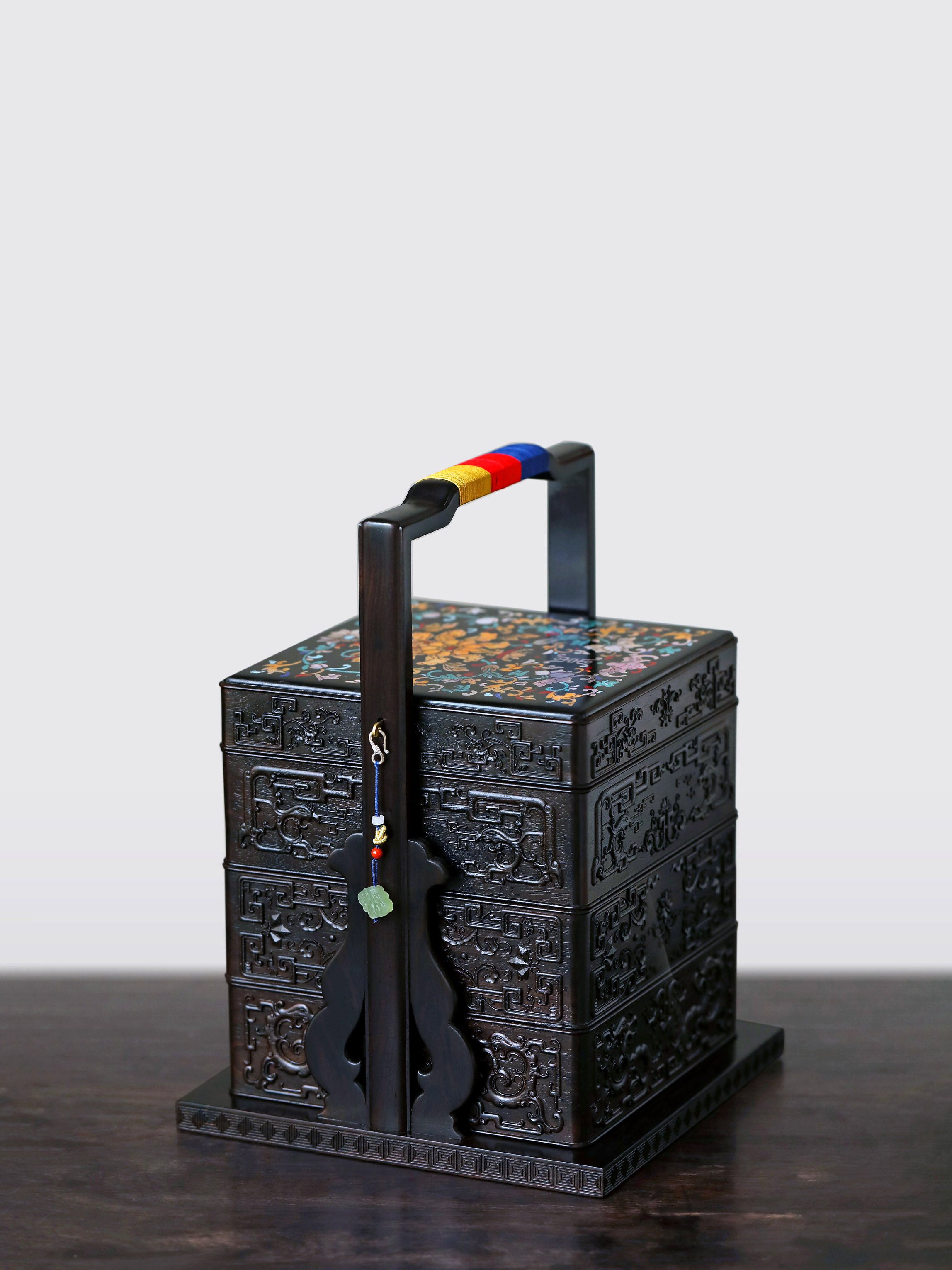 紫光檀嵌螺钿福寿连绵四方提盒