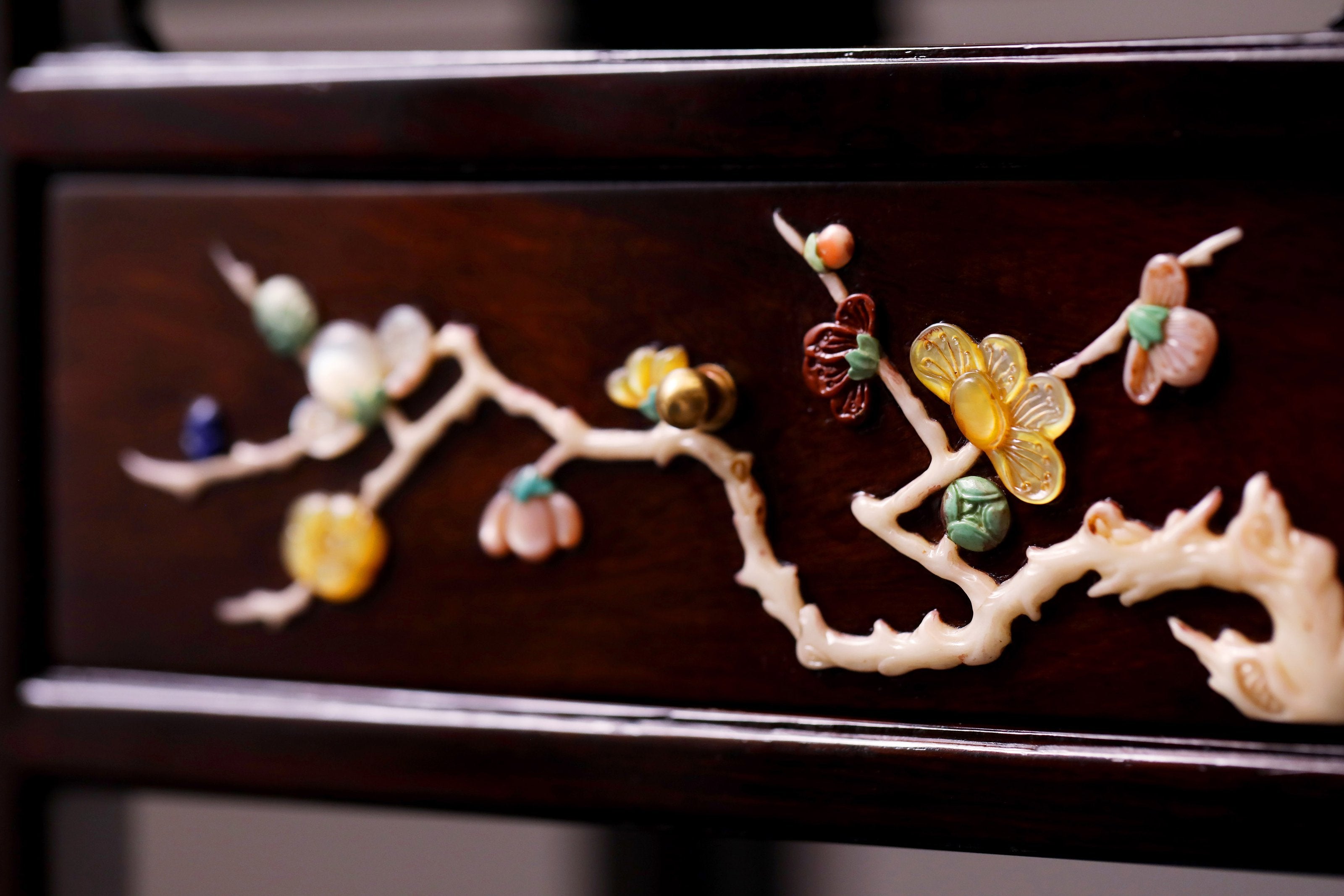 大红酸枝百宝嵌案上多宝阁