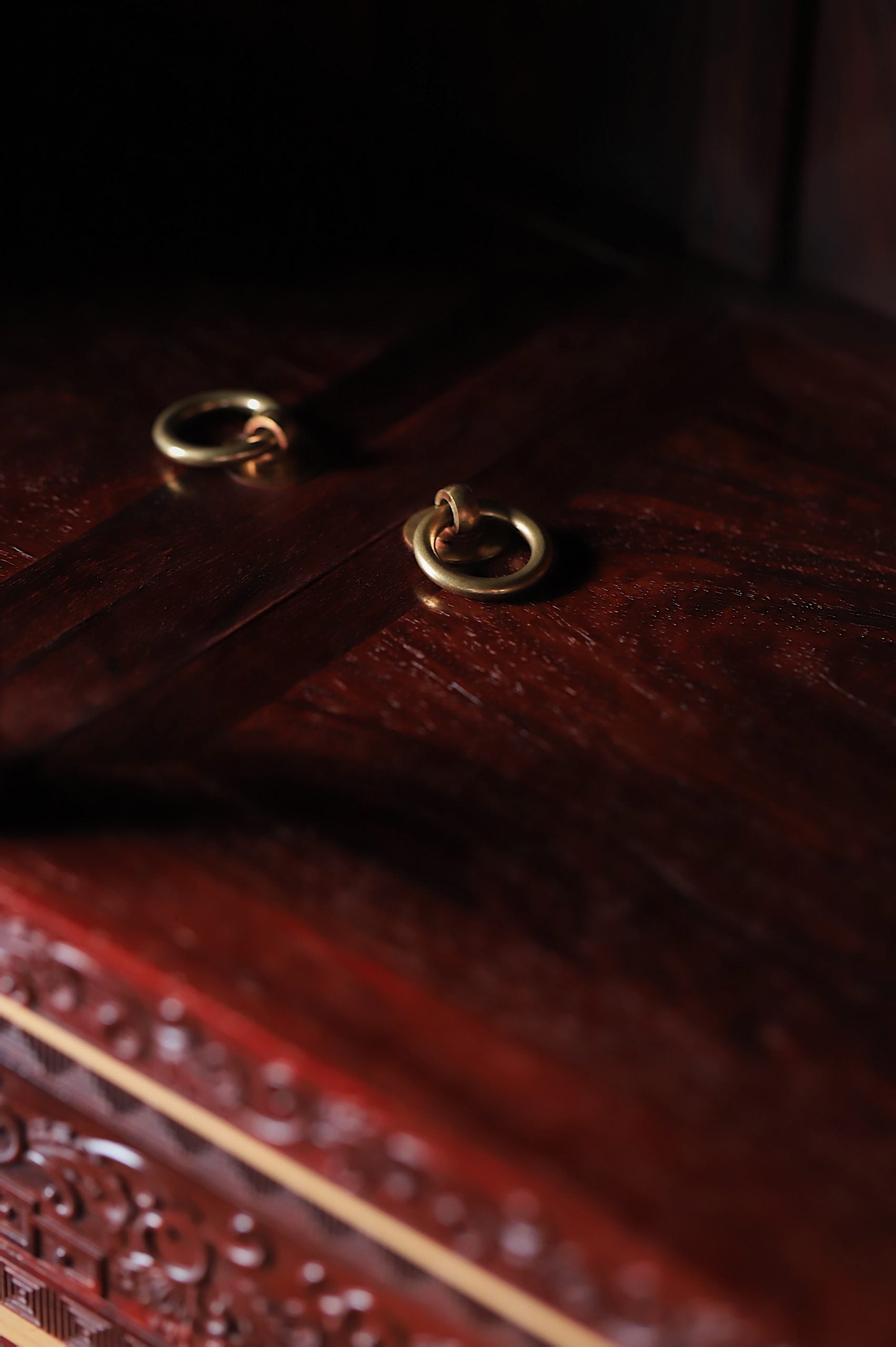 小叶紫檀/赞比亚紫檀满雕博古纹案上柜