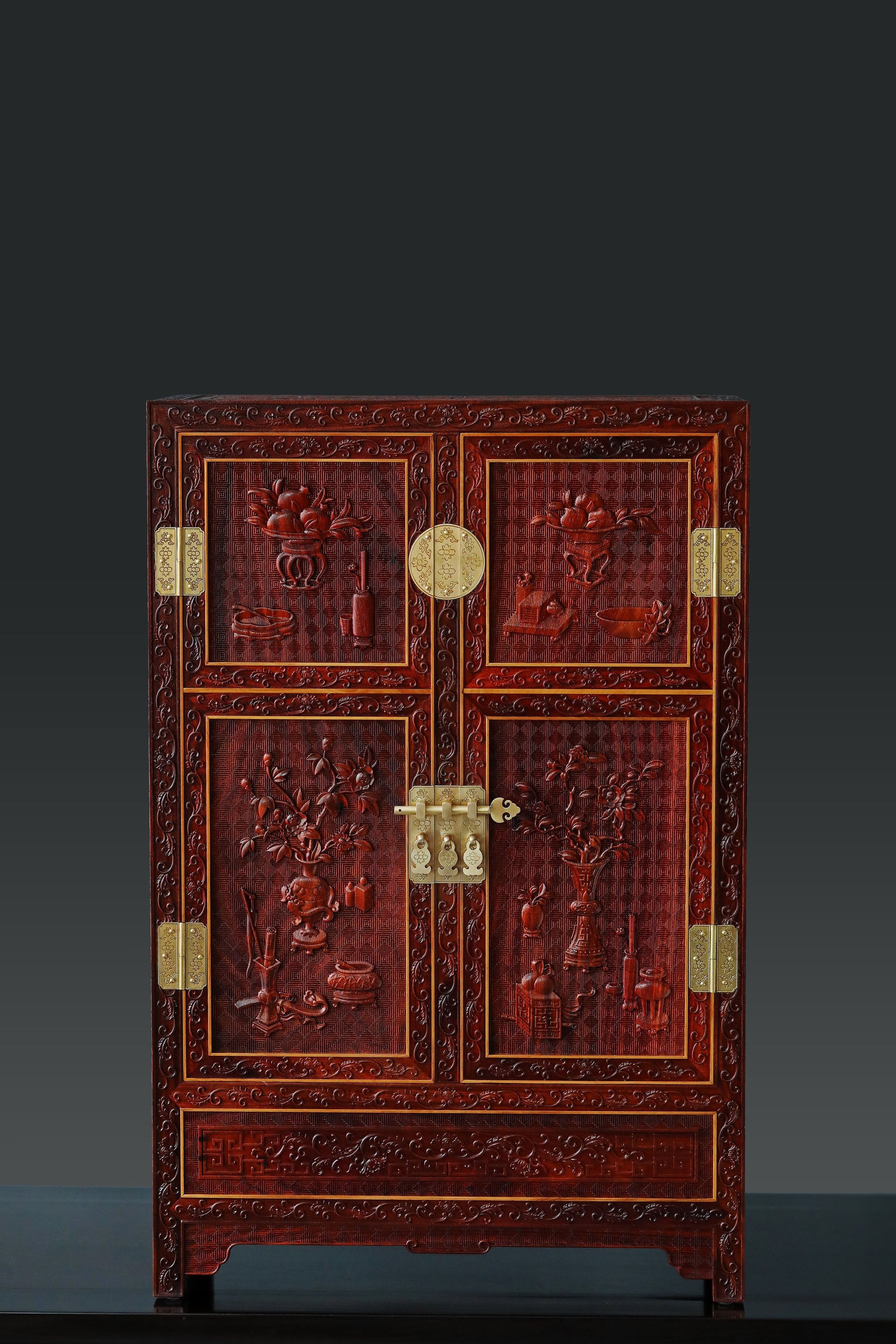 小叶紫檀/赞比亚紫檀满雕博古纹案上柜