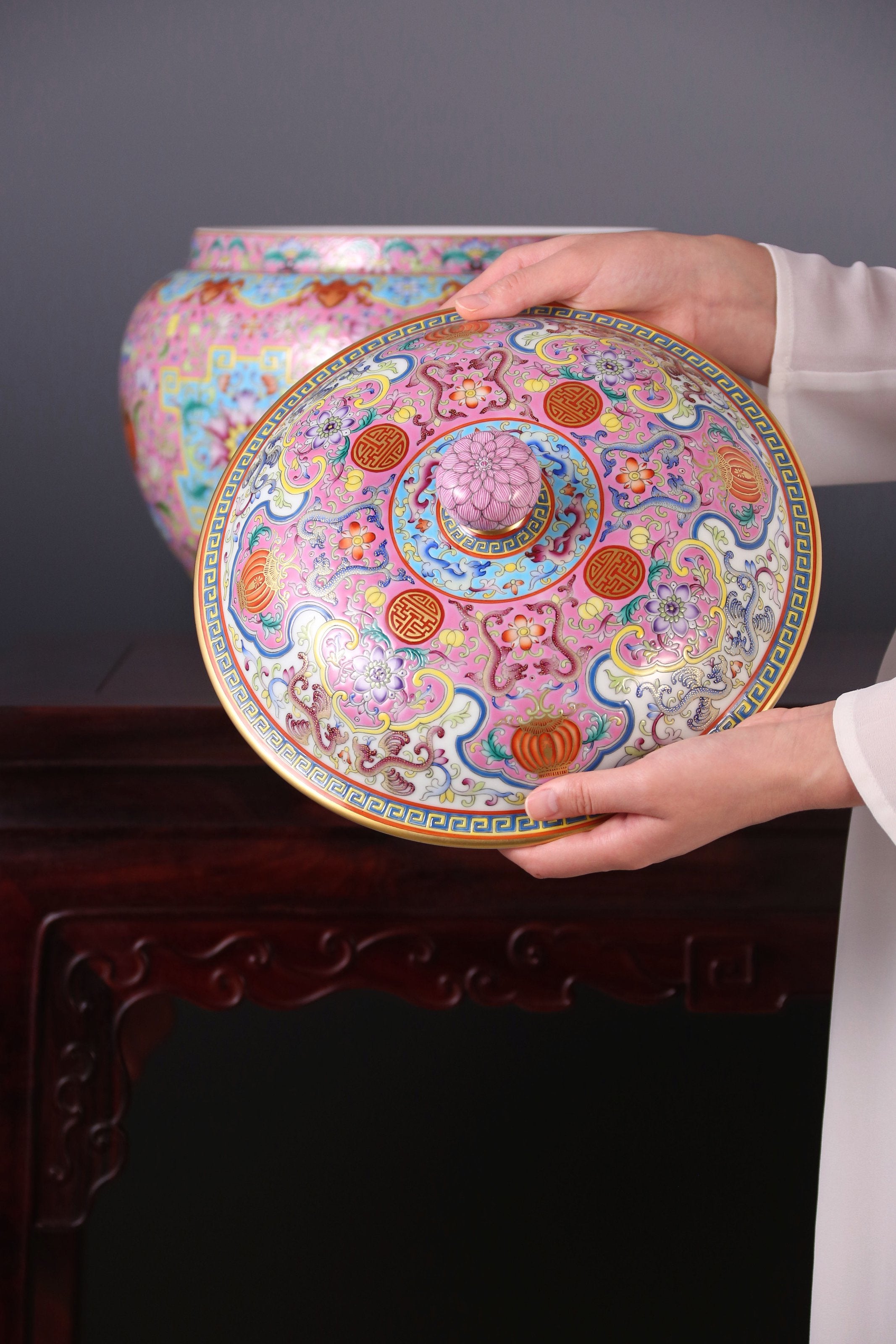 缠枝宝相花福寿大茶罐