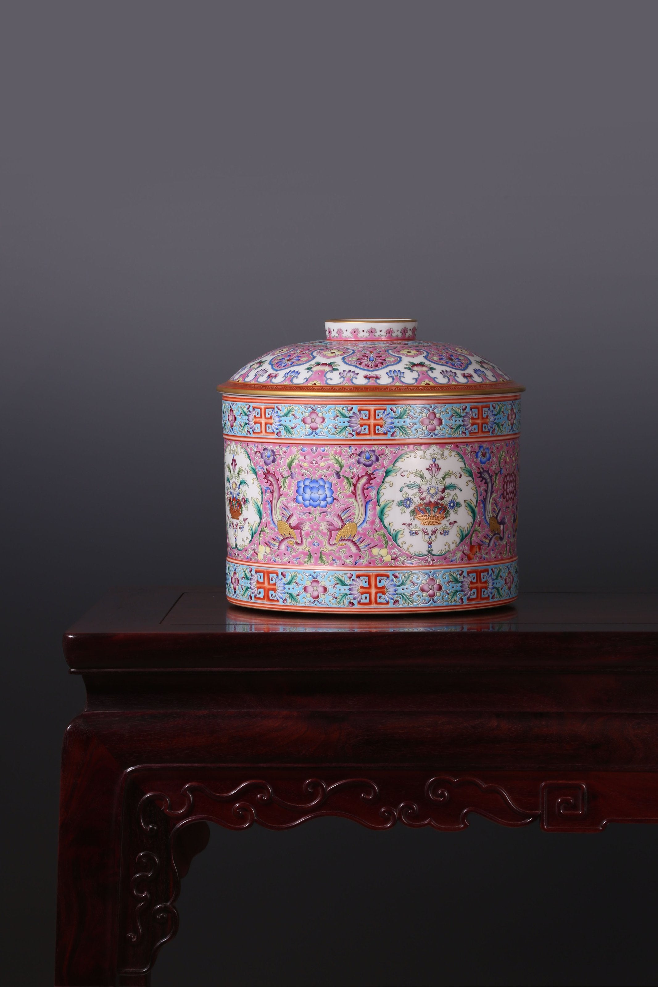 大雅斋缠枝莲凤纹大茶罐