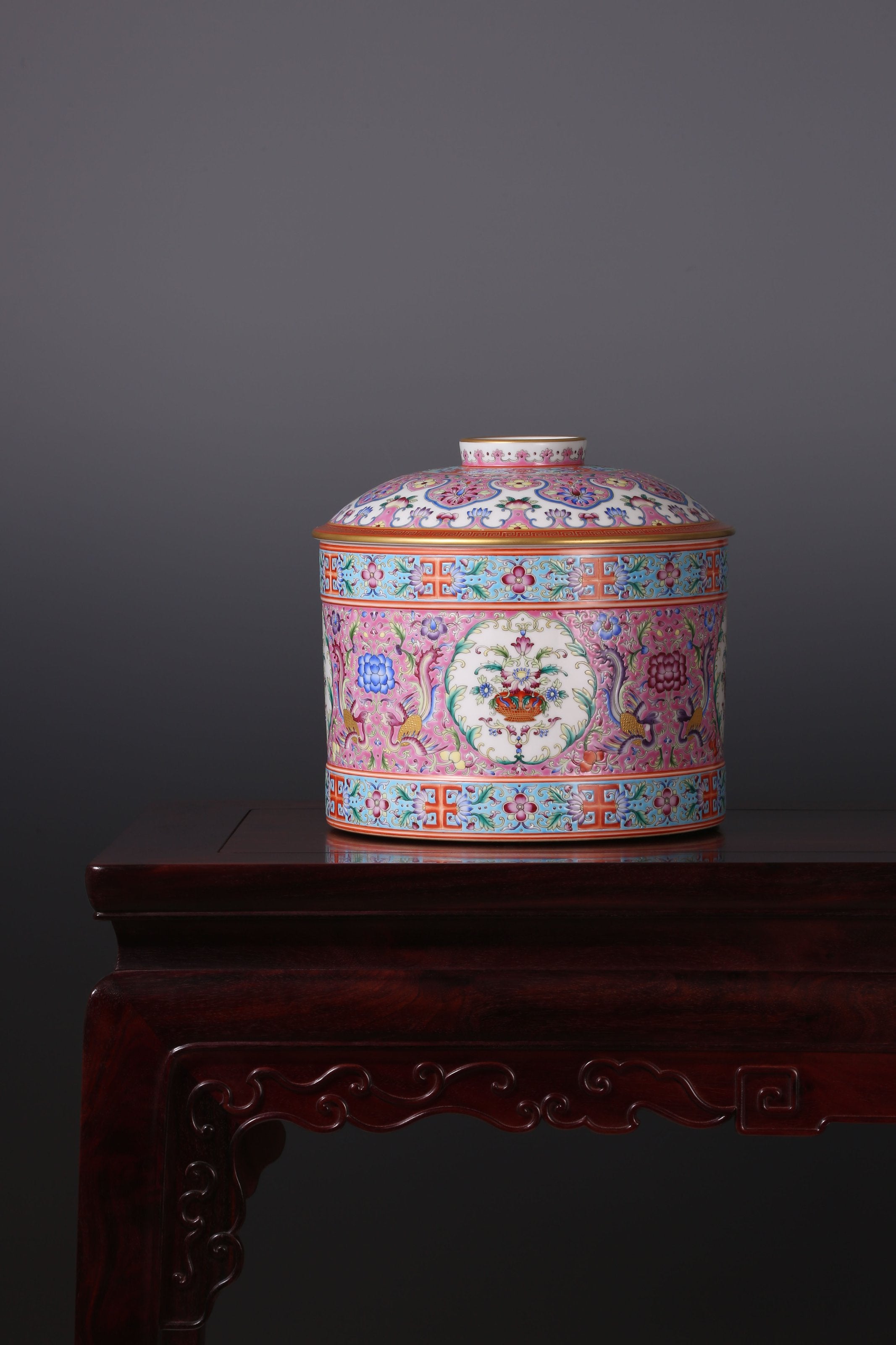 大雅斋缠枝莲凤纹大茶罐