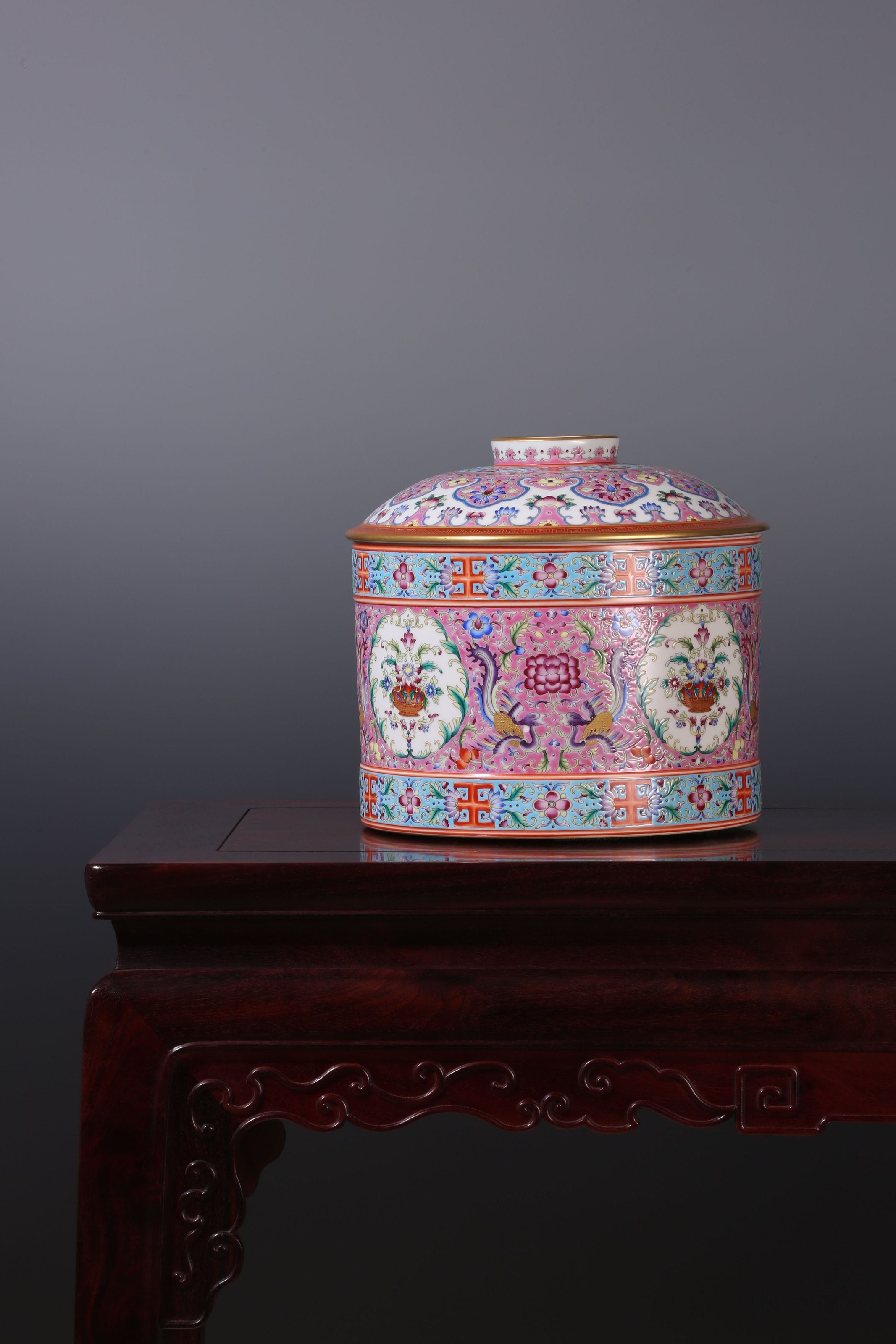 大雅斋缠枝莲凤纹大茶罐