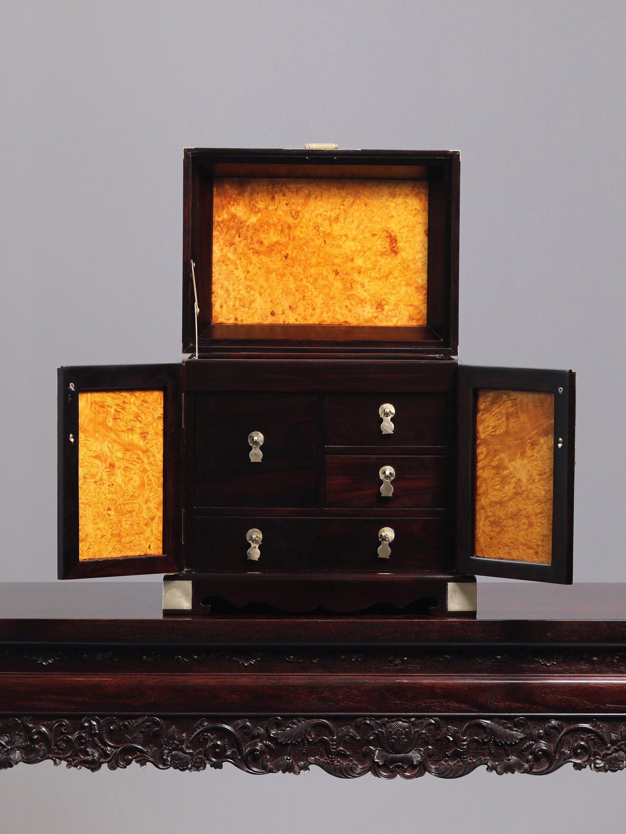 大叶紫檀、瘿木百宝嵌松鹤延年官皮箱