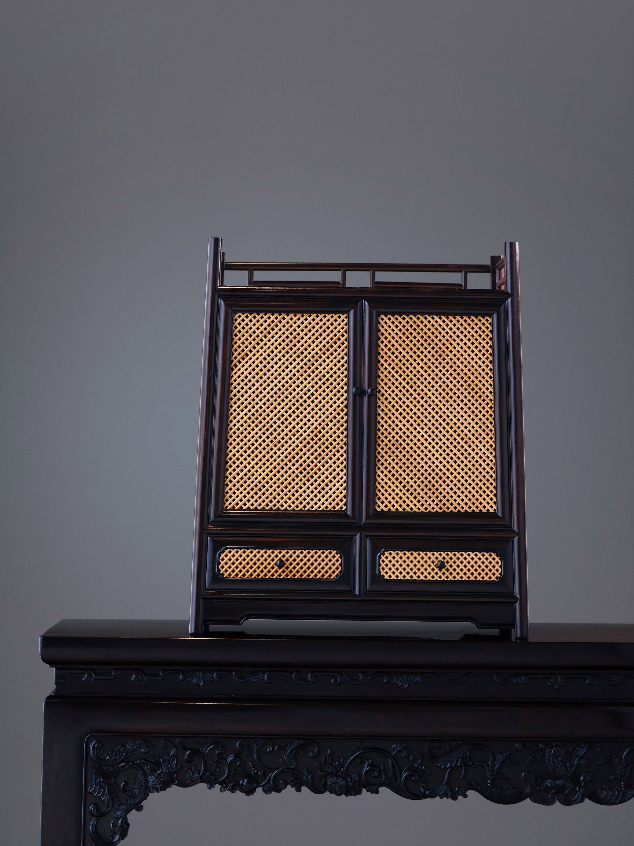 大红酸枝嵌黄杨木、云石竹韵茶柜